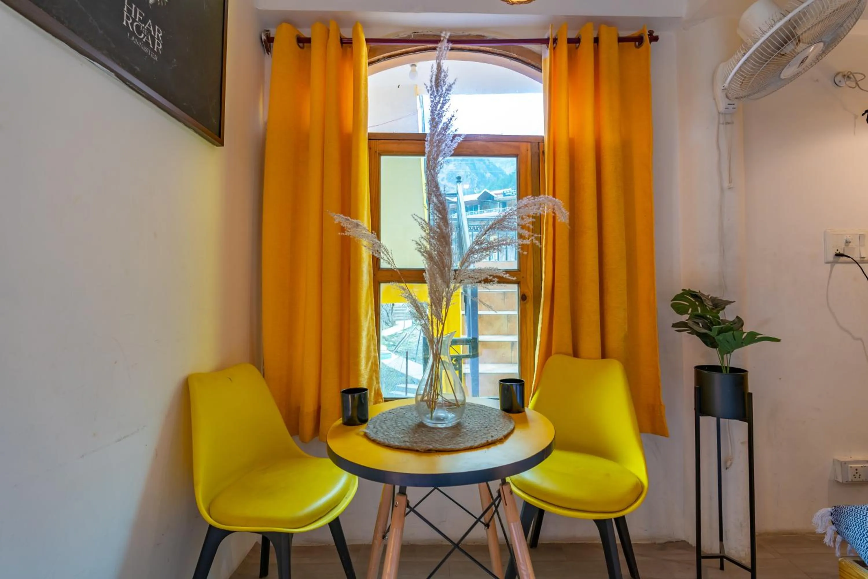 Living room in Nomads Hostel