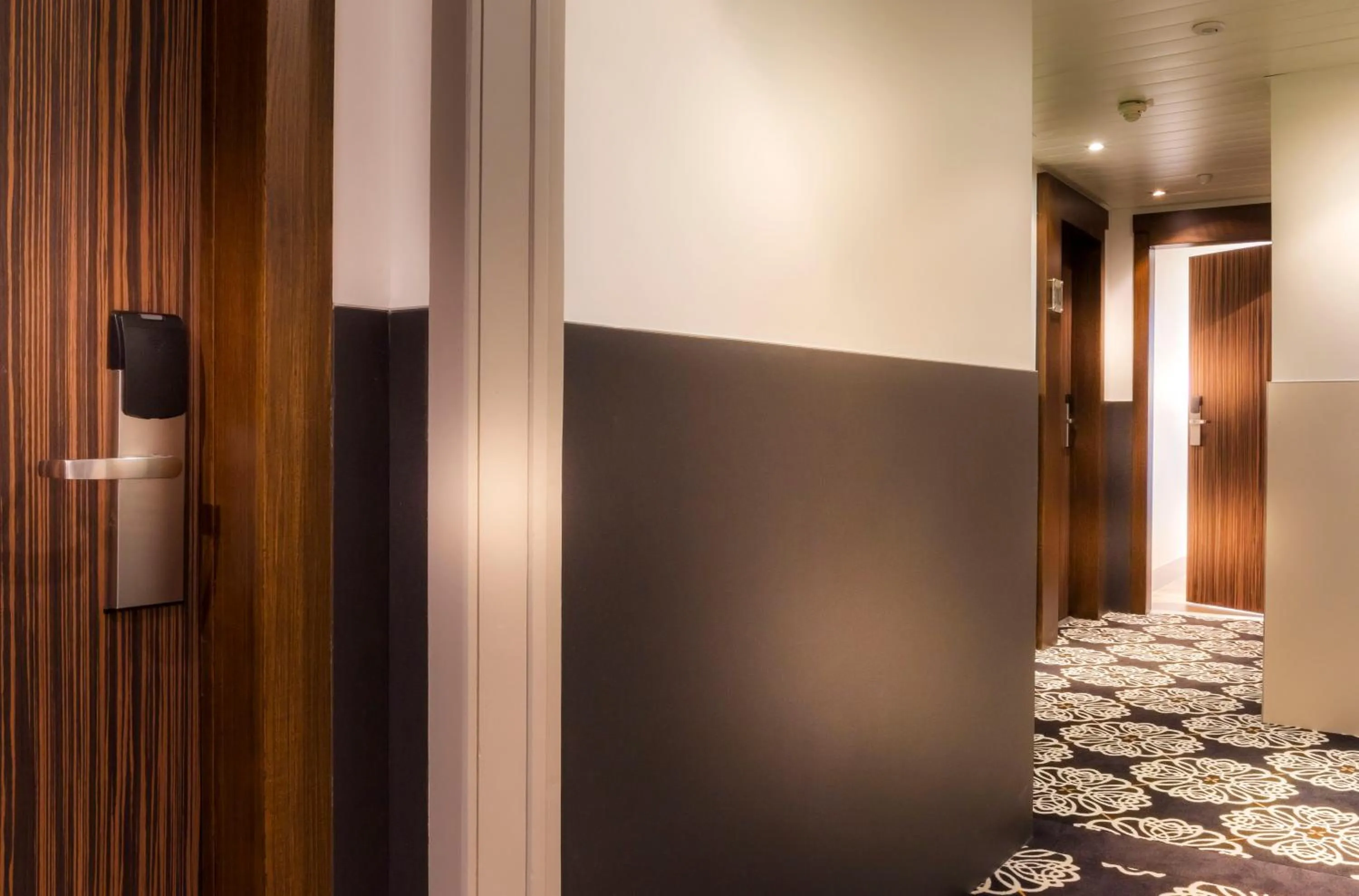 Property building in Hotel Acanthe - Boulogne Billancourt