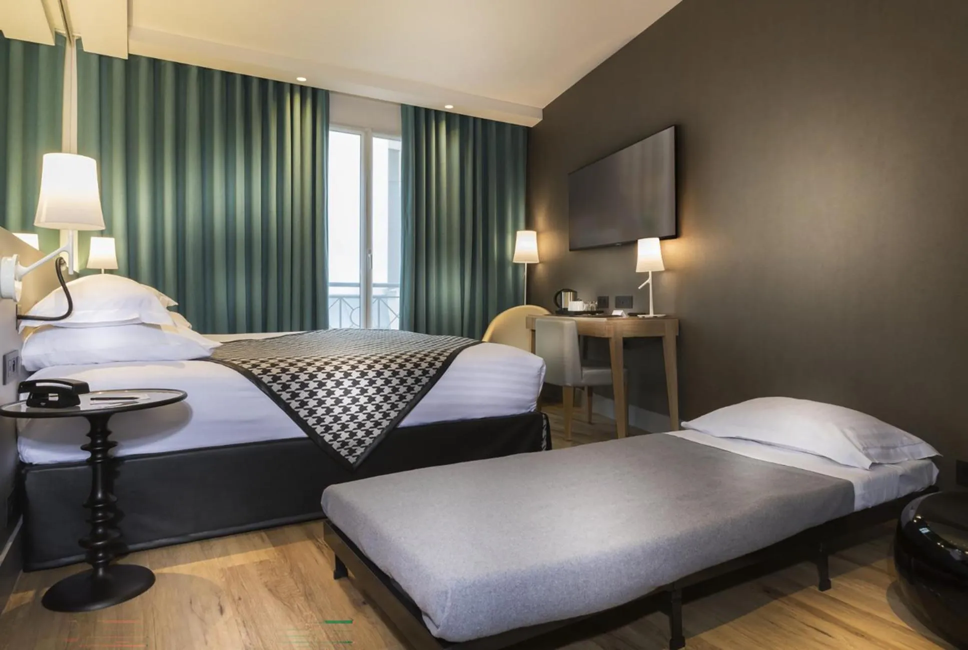 Bed in Hotel Acanthe - Boulogne Billancourt