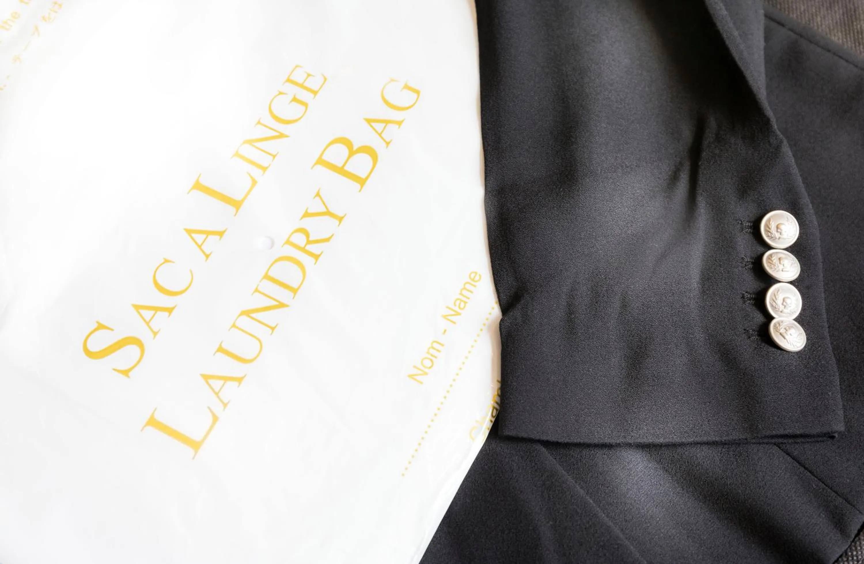 Text overlay in Hotel Acanthe - Boulogne Billancourt