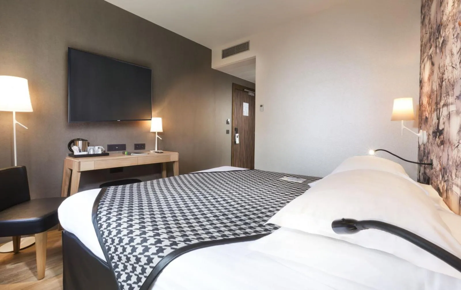 Bed in Hotel Acanthe - Boulogne Billancourt