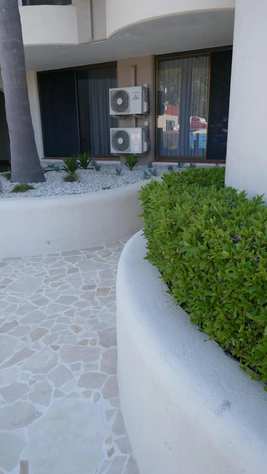 Property building in Lake Mulwala Boatel