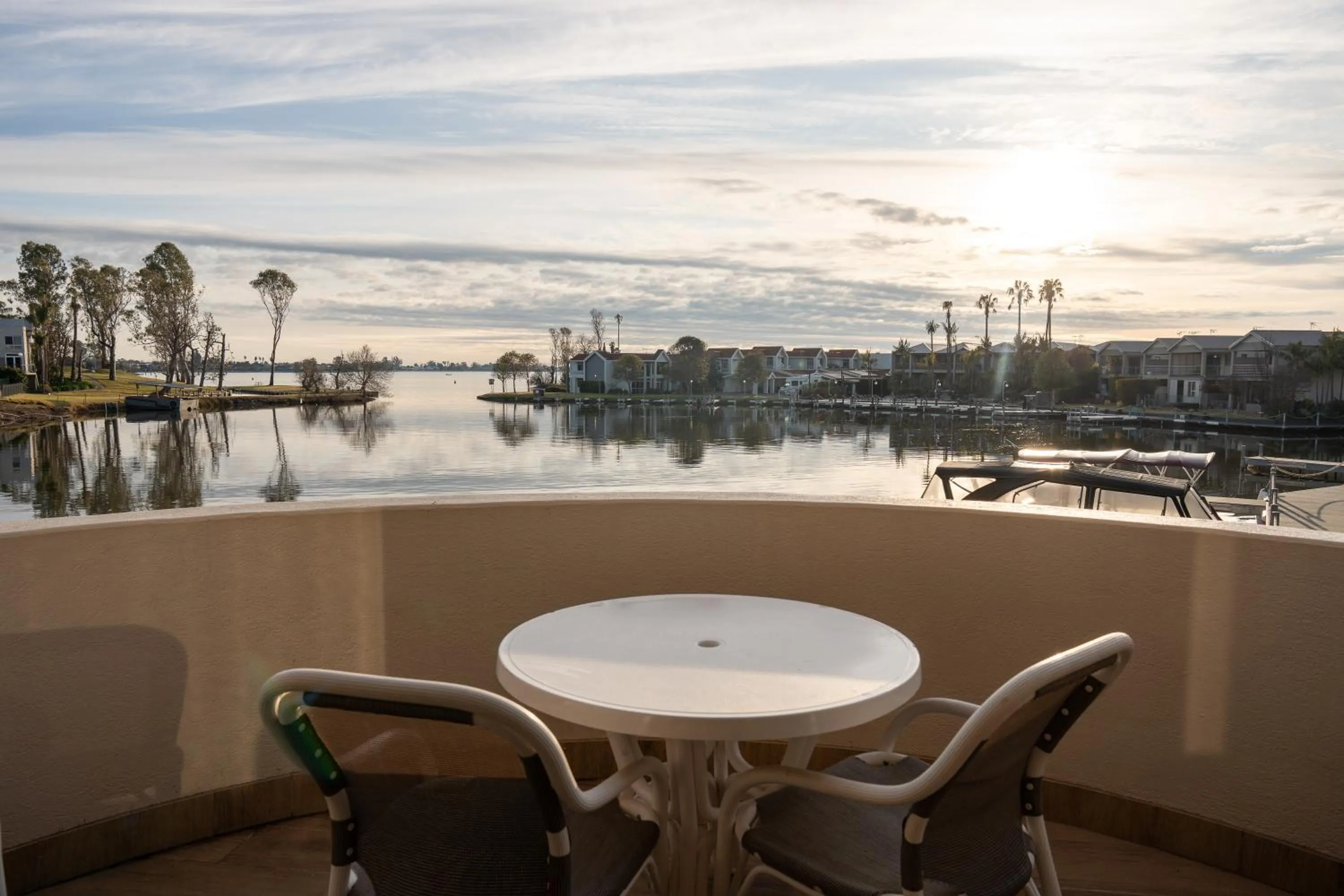 Property building in Lake Mulwala Boatel