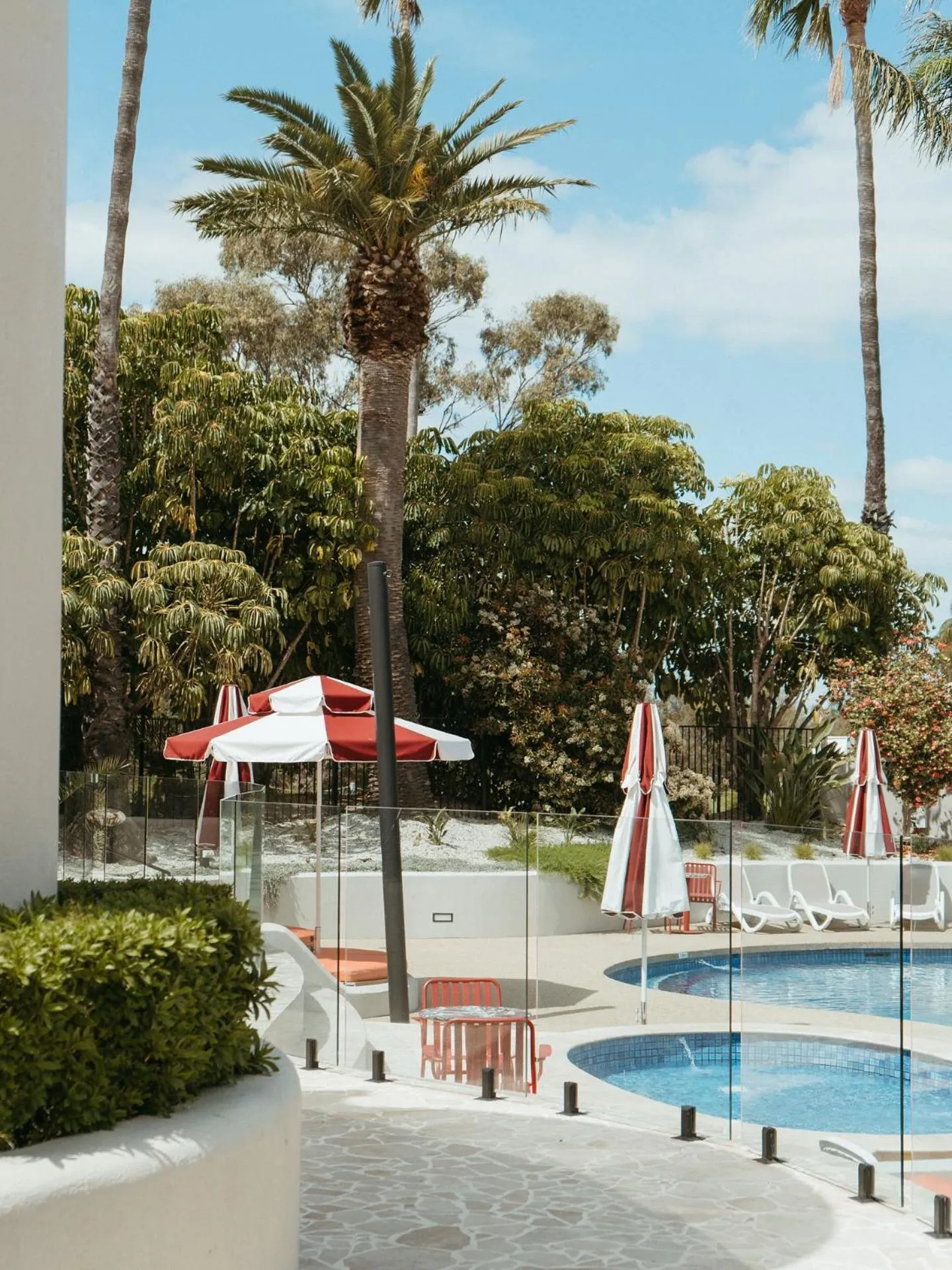 Swimming pool in Lake Mulwala Boatel