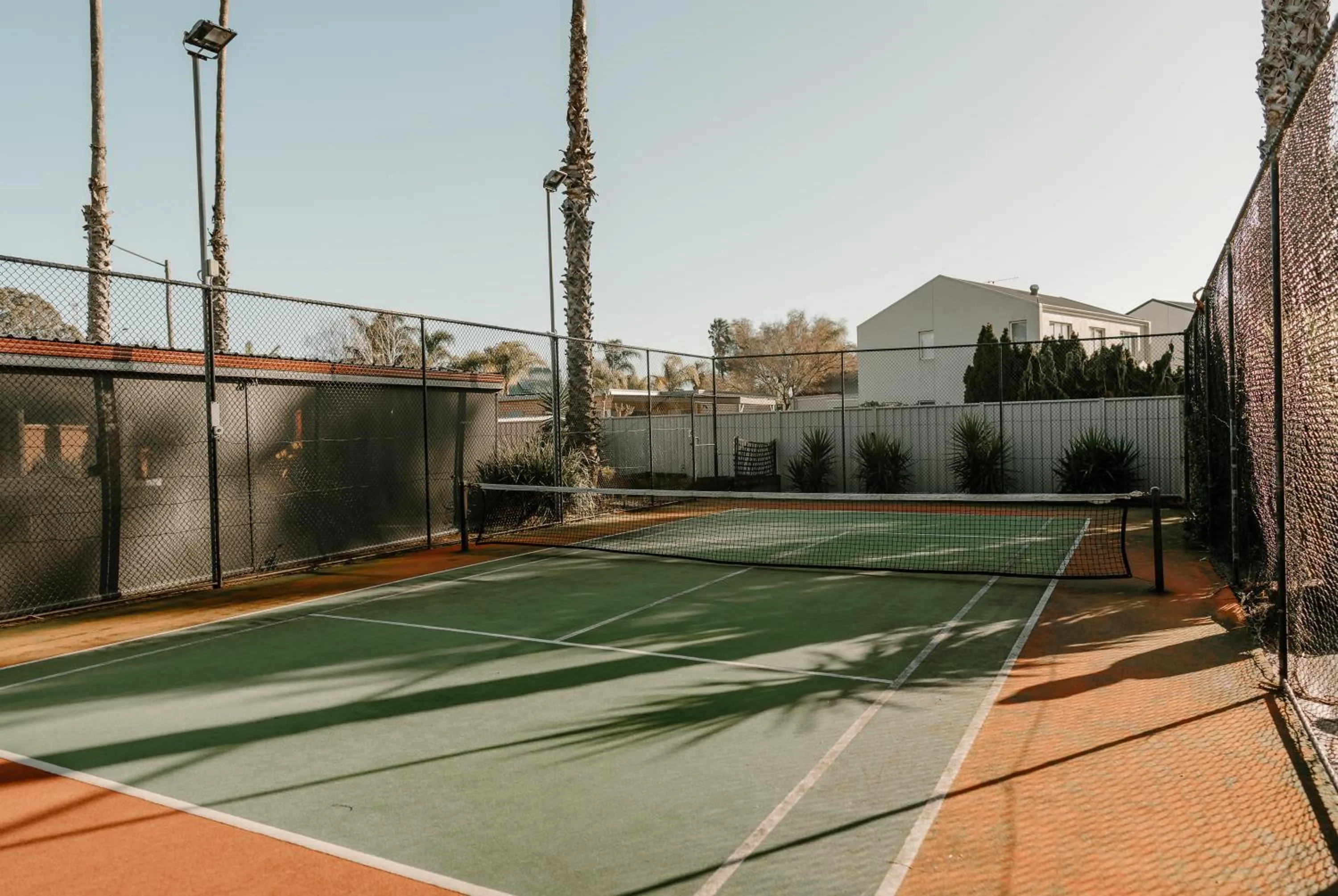 Tennis court in Lake Mulwala Boatel