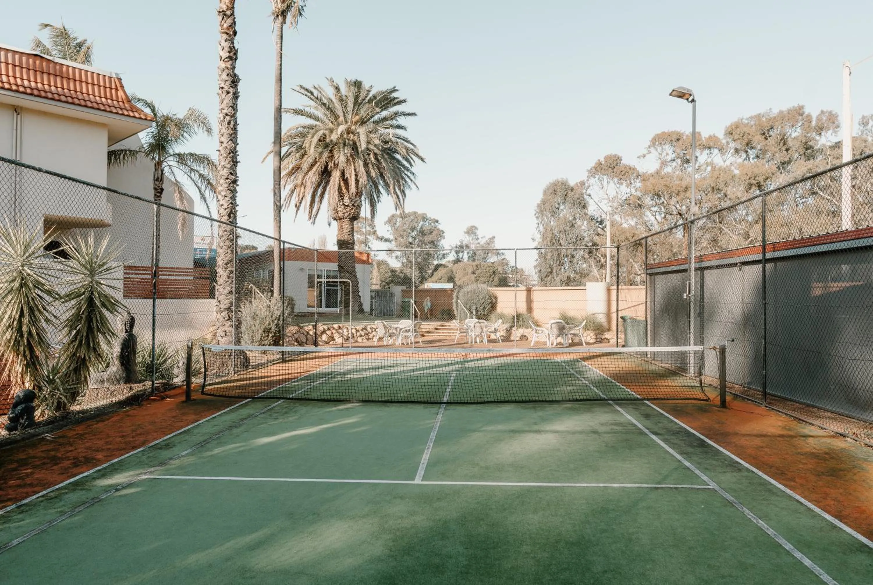Tennis court in Lake Mulwala Boatel