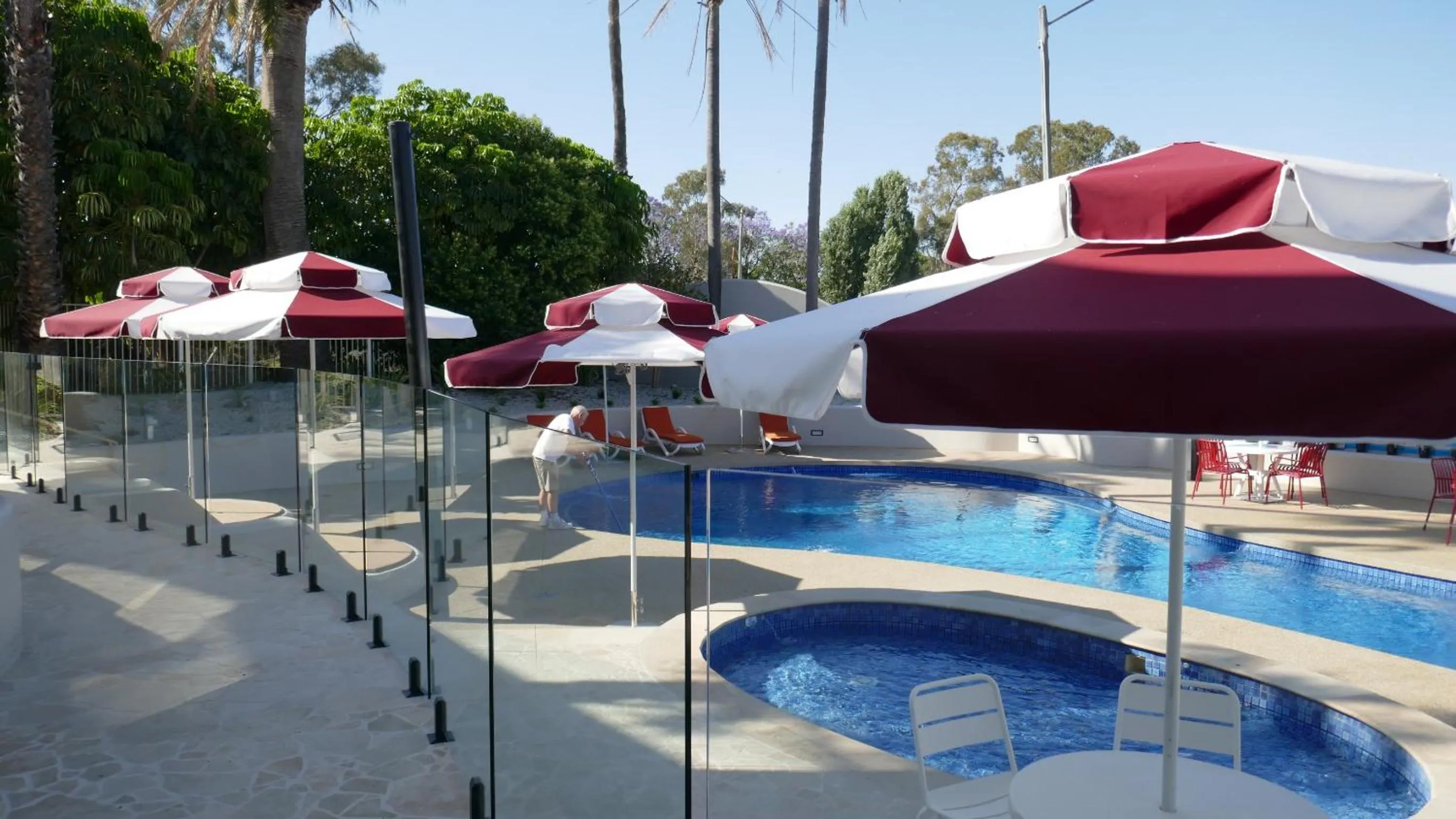 Swimming pool in Lake Mulwala Boatel