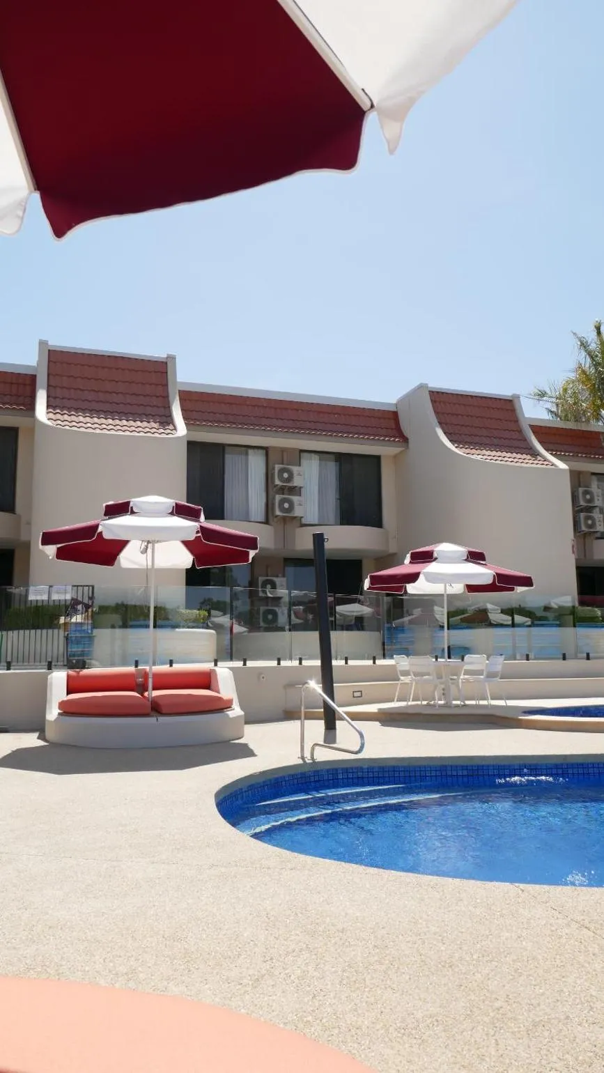 Swimming pool in Lake Mulwala Boatel
