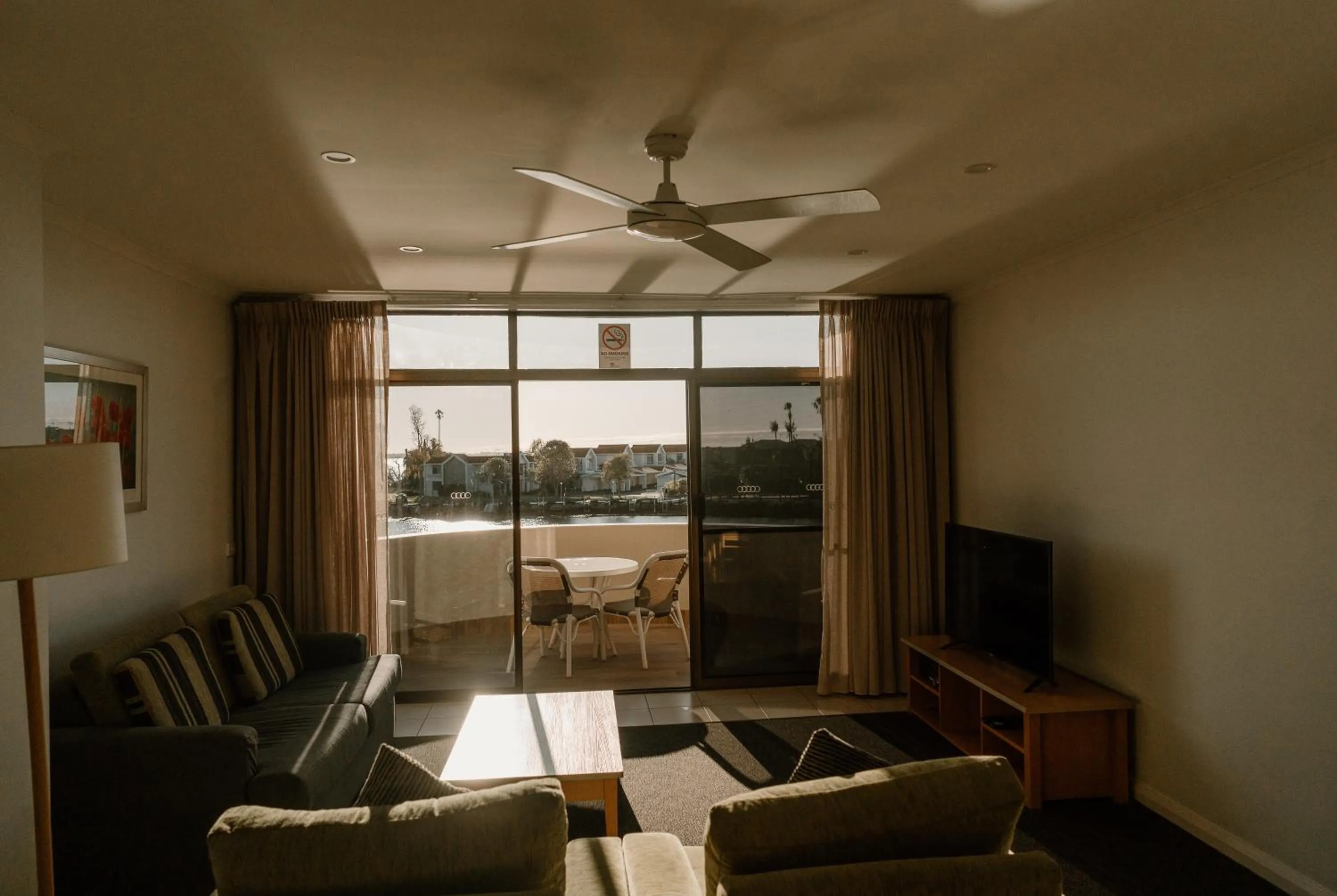 Seating area in Lake Mulwala Boatel