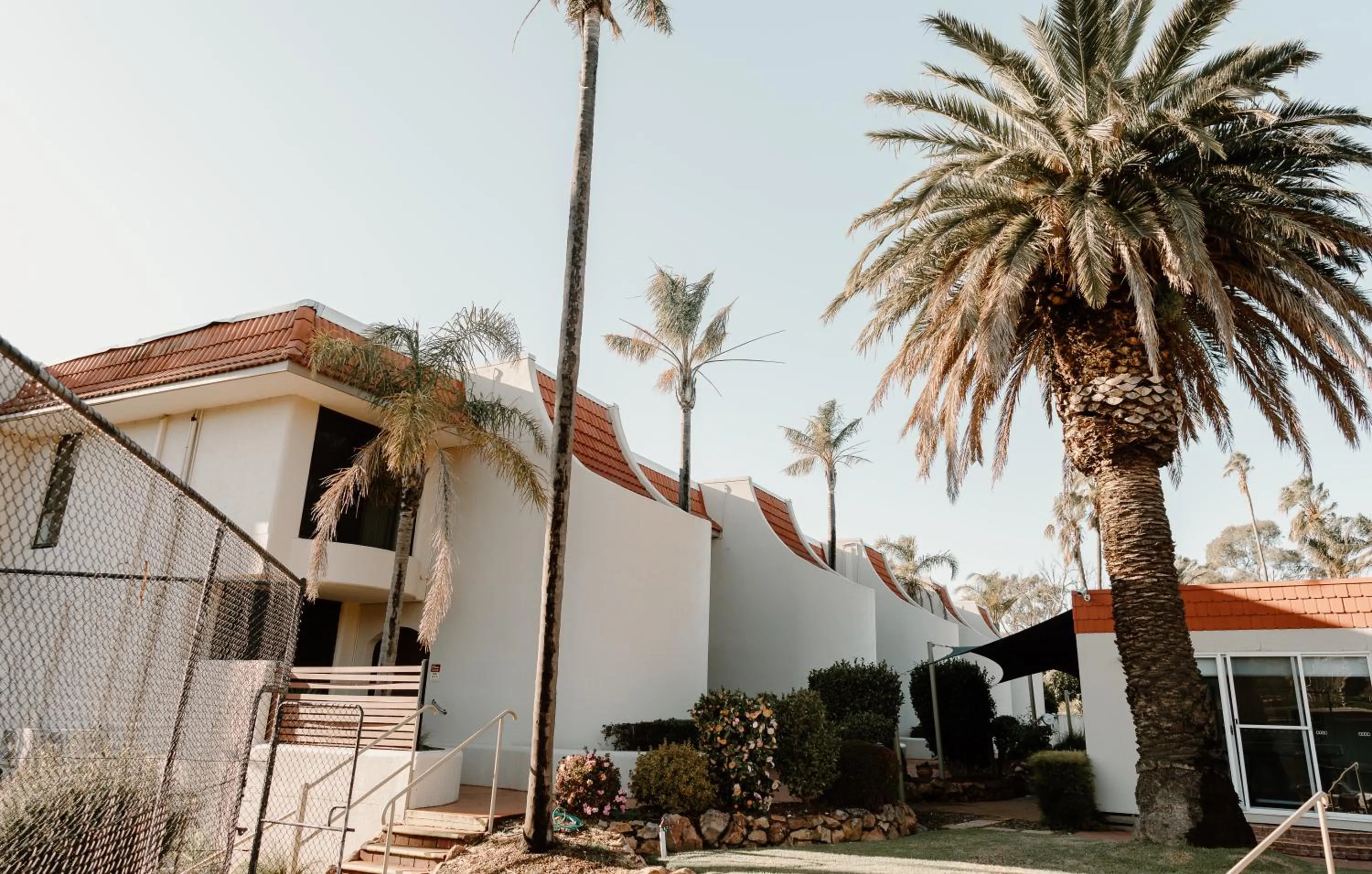 Property building in Lake Mulwala Boatel