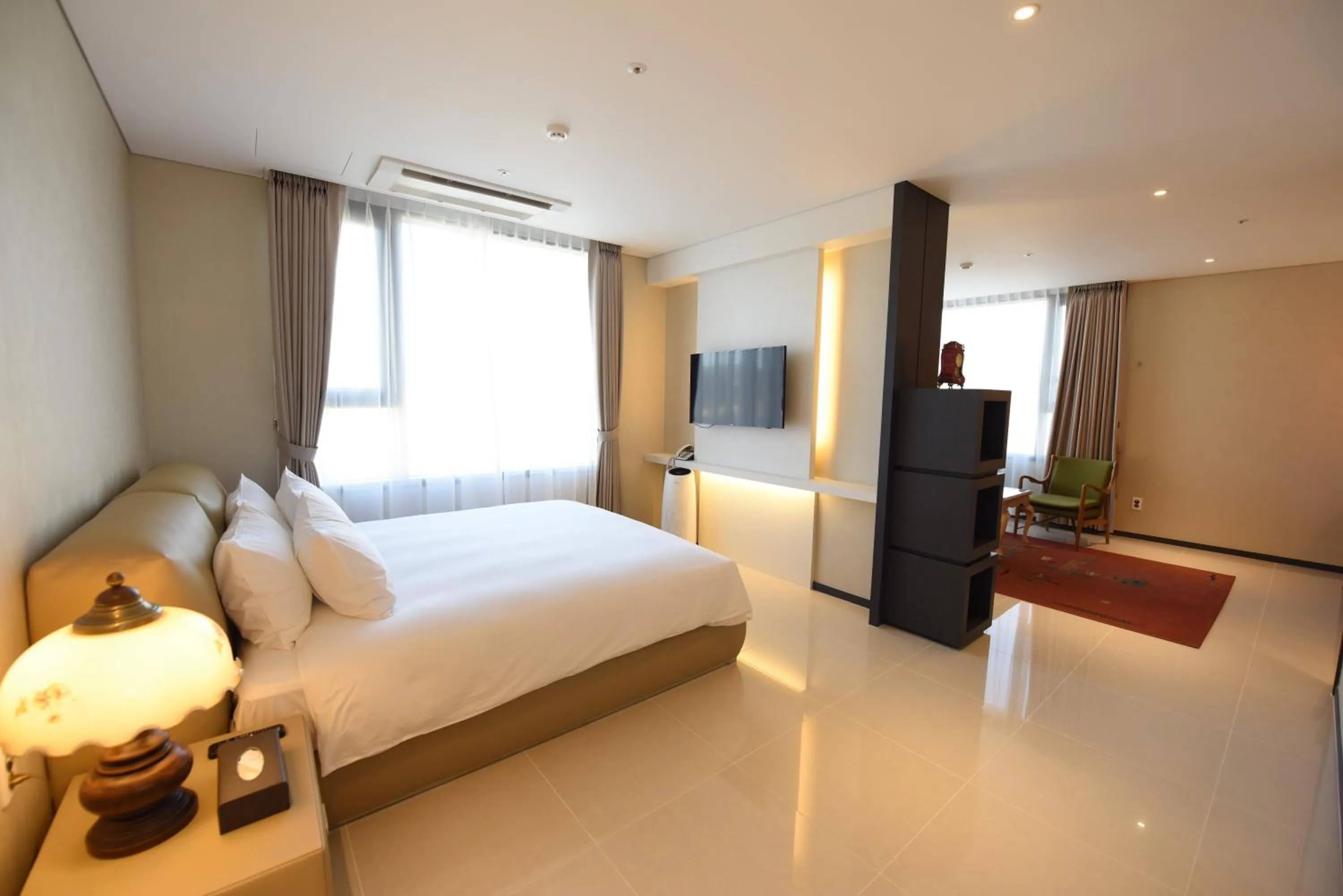 Bed in Geoje Artnouveau Suite Hotel