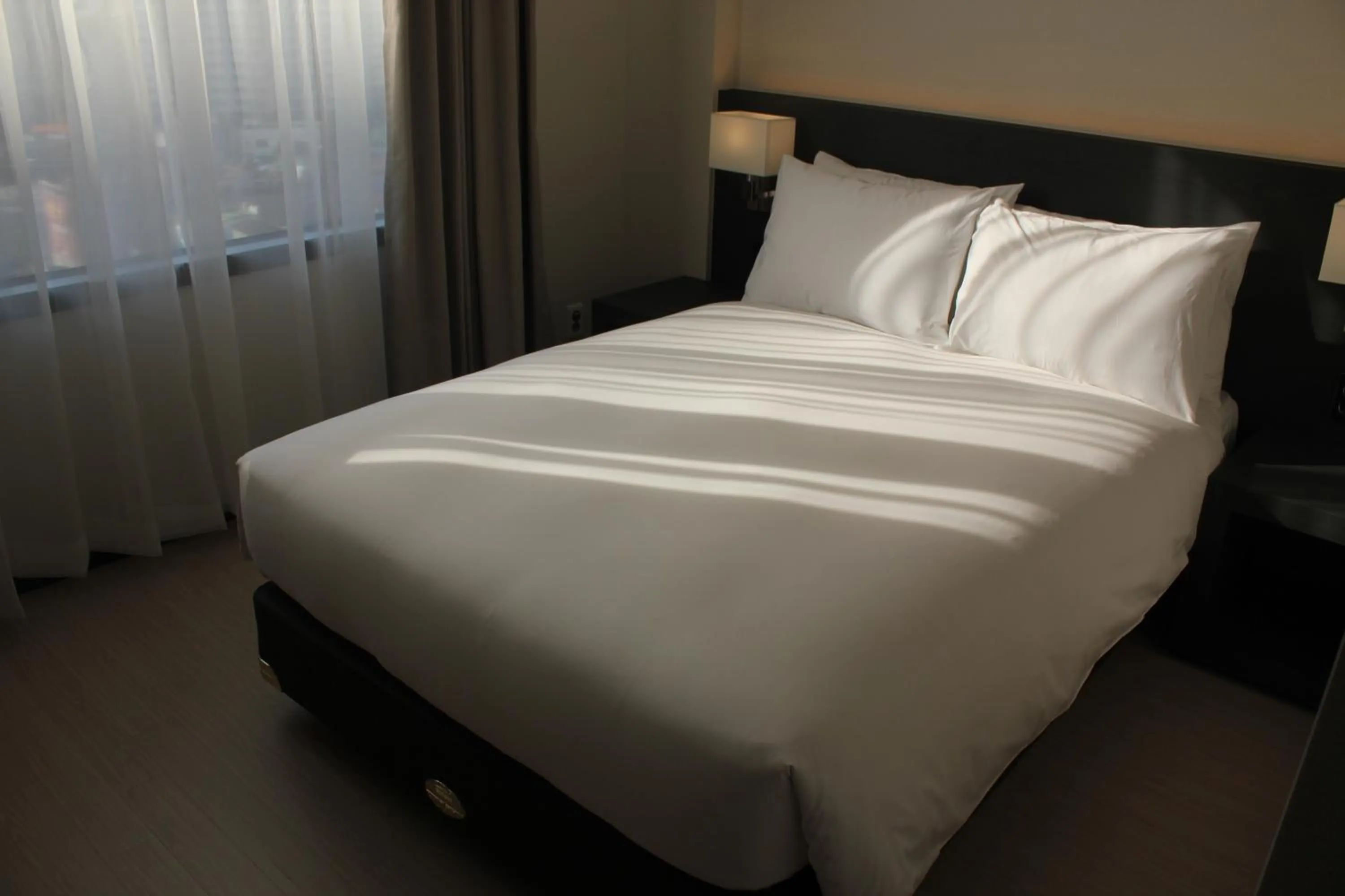 Bed in Geoje Artnouveau Suite Hotel