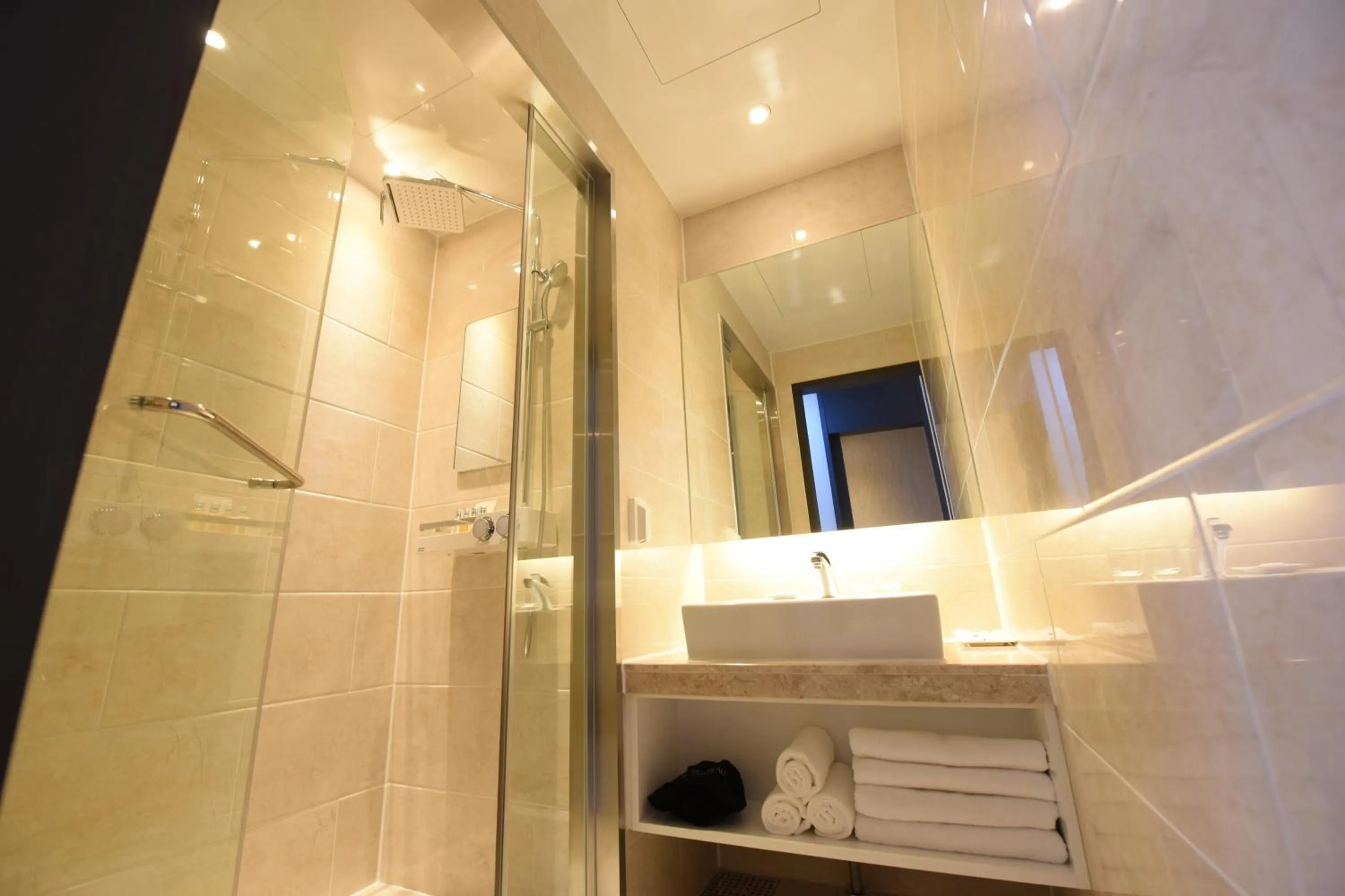 Geoje Artnouveau Suite Hotel