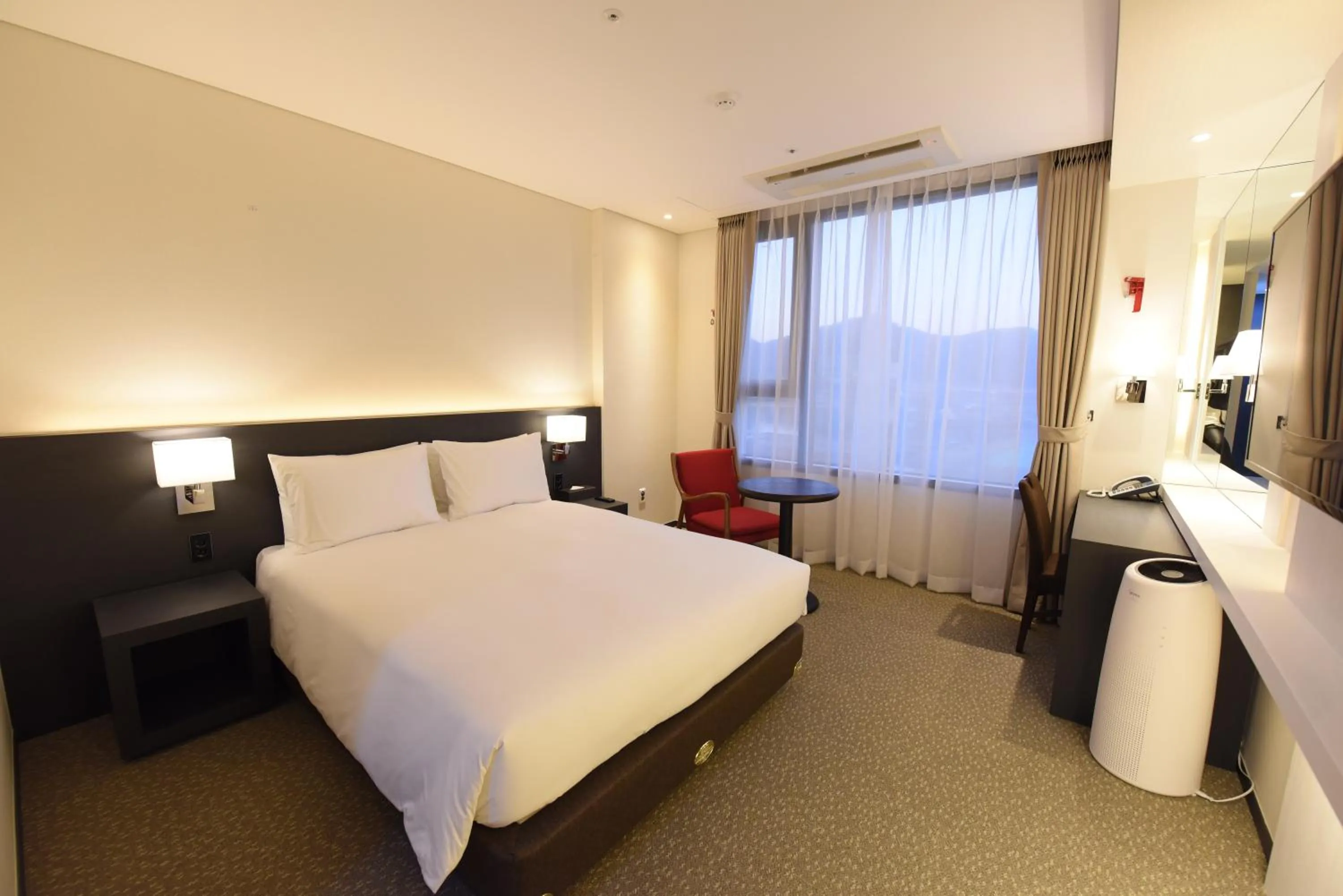 Photo of the whole room, Bed in Geoje Artnouveau Suite Hotel