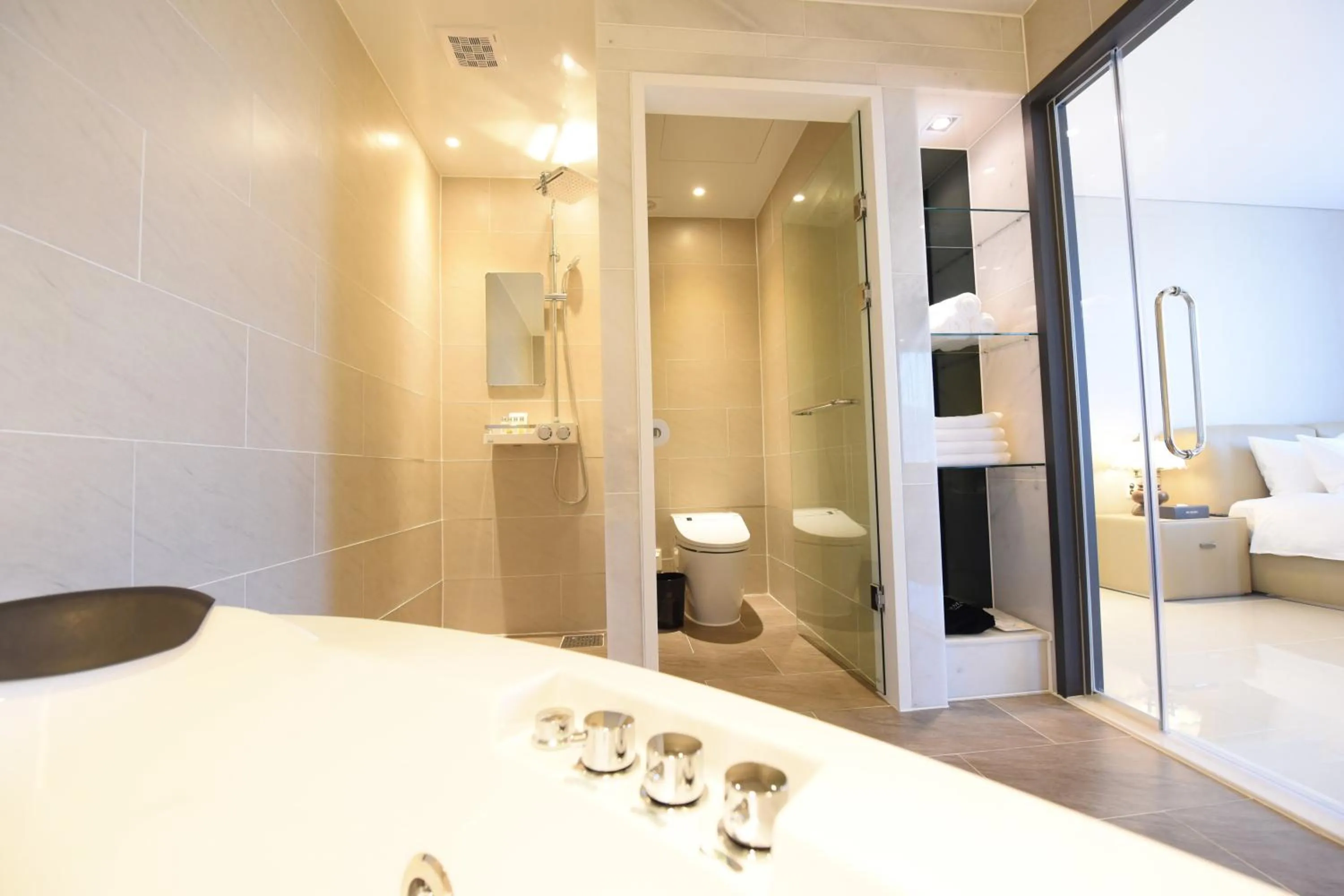 Geoje Artnouveau Suite Hotel