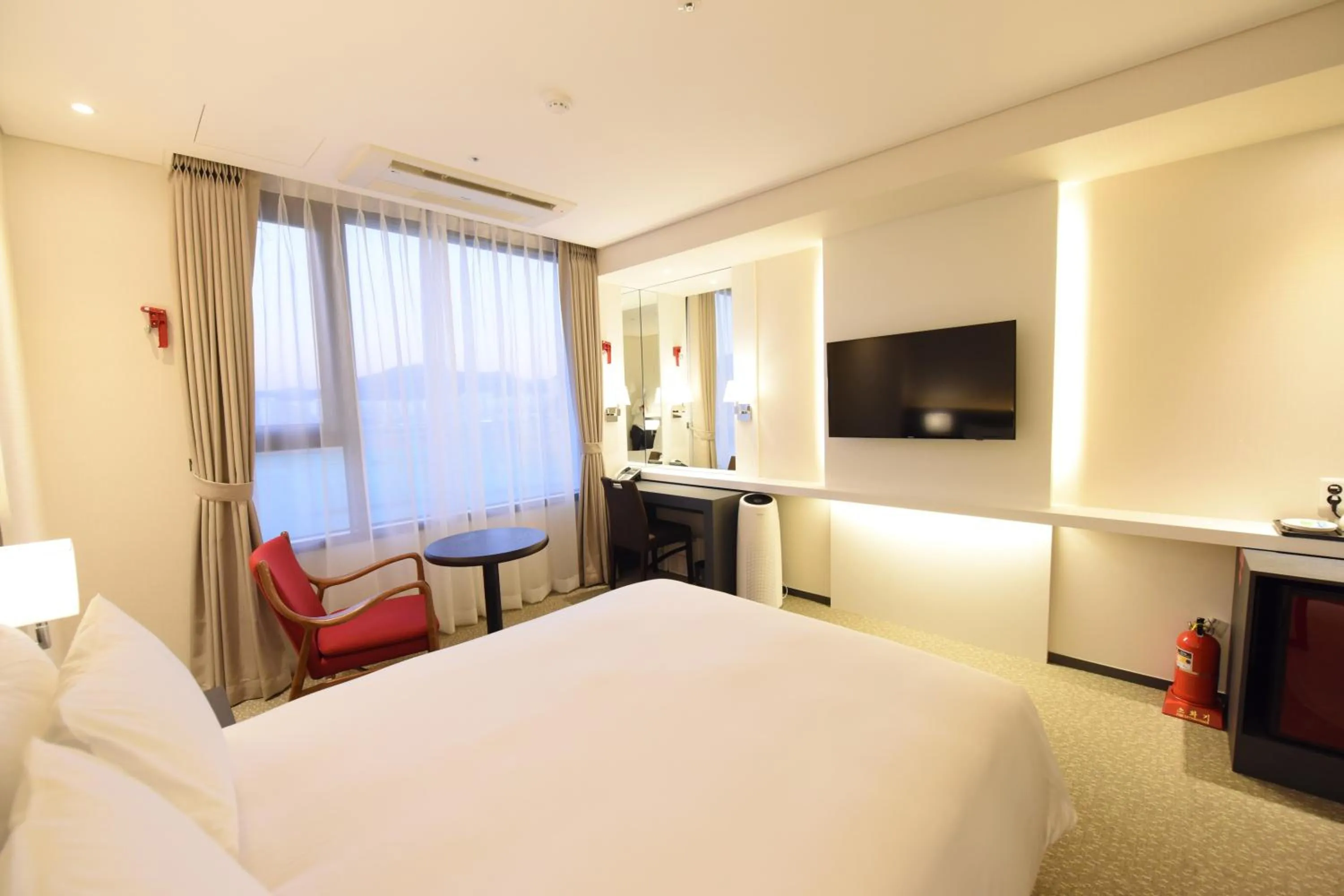 Bed in Geoje Artnouveau Suite Hotel