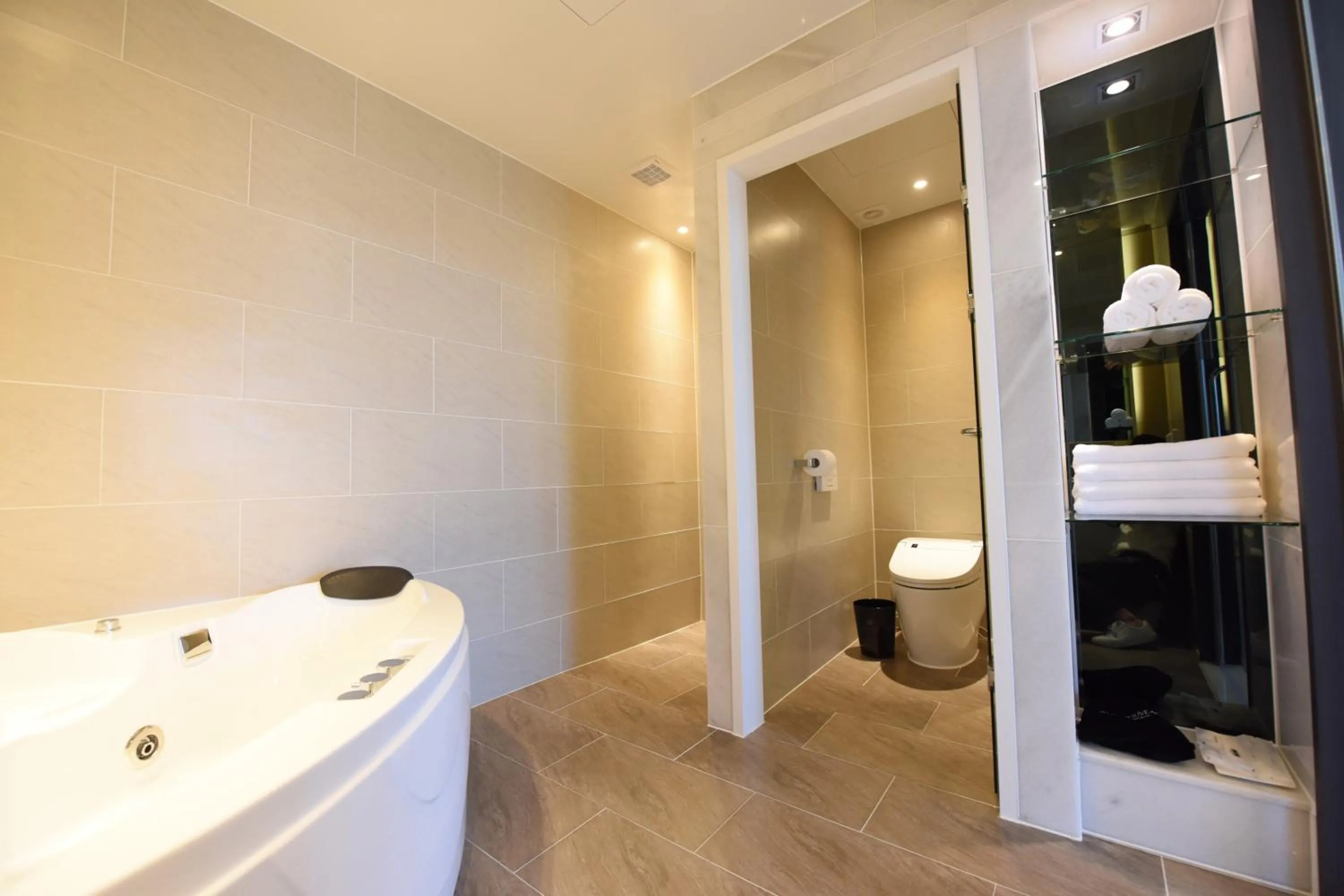 Shower in Geoje Artnouveau Suite Hotel