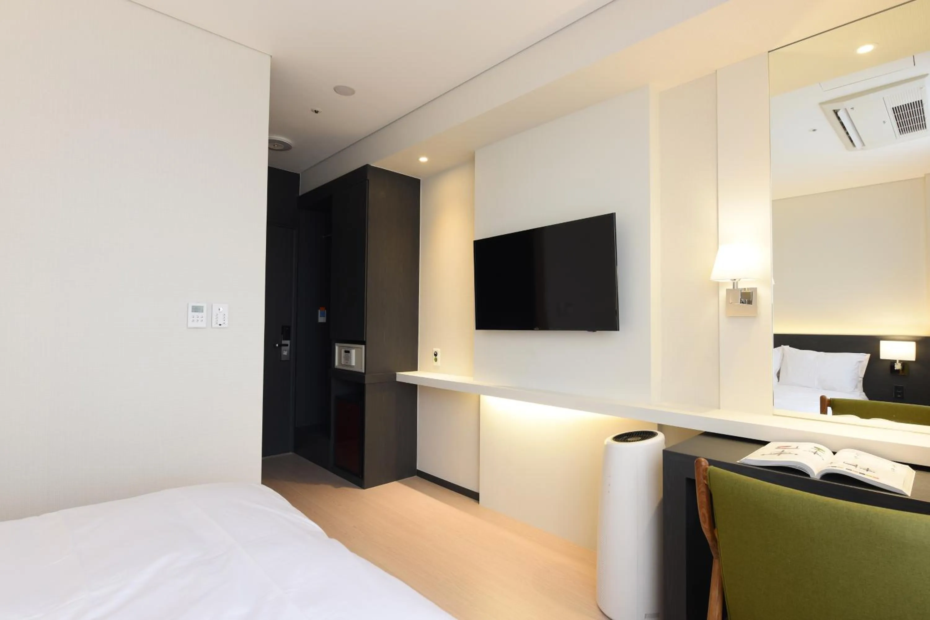 Bed in Geoje Artnouveau Suite Hotel