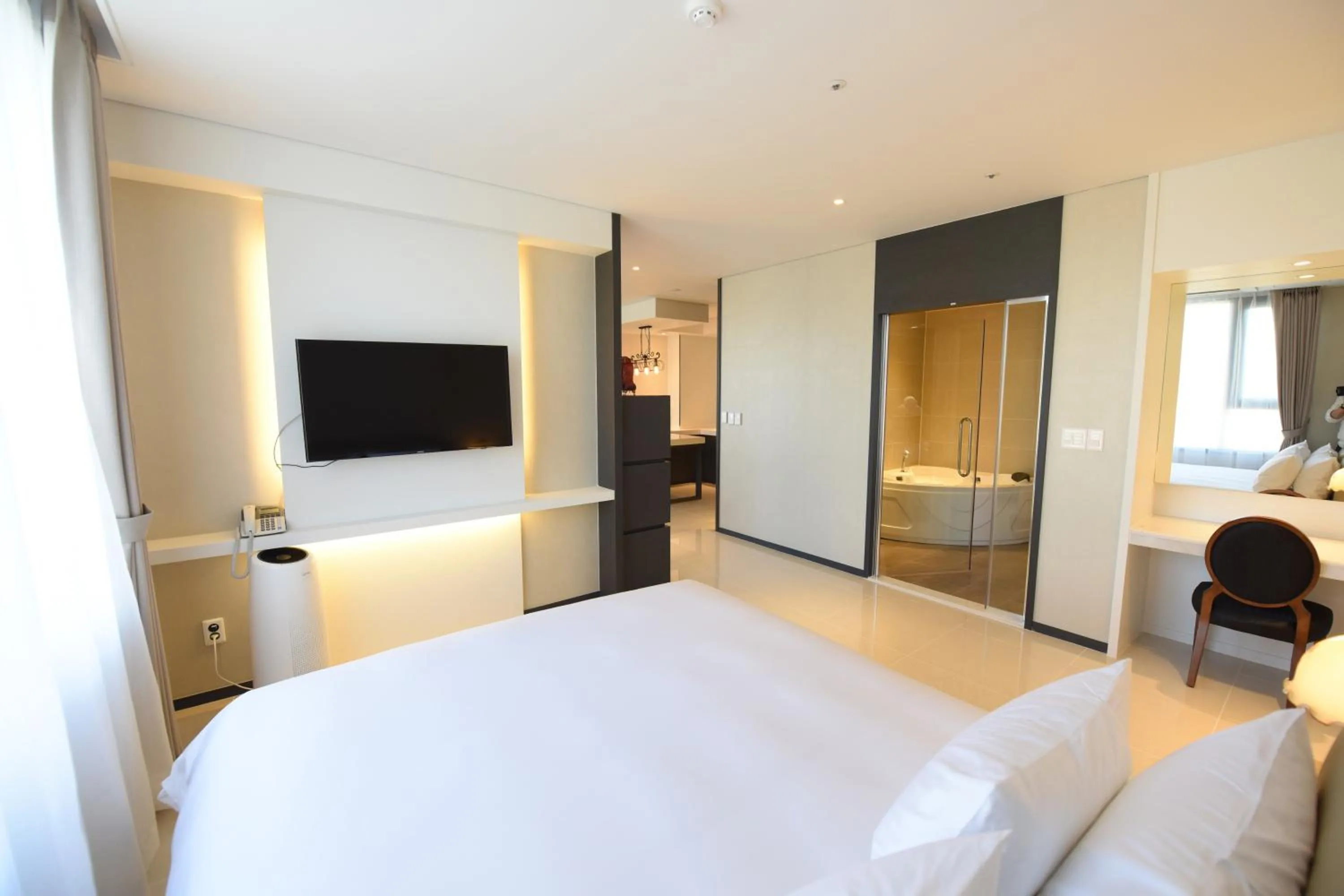 Bed in Geoje Artnouveau Suite Hotel