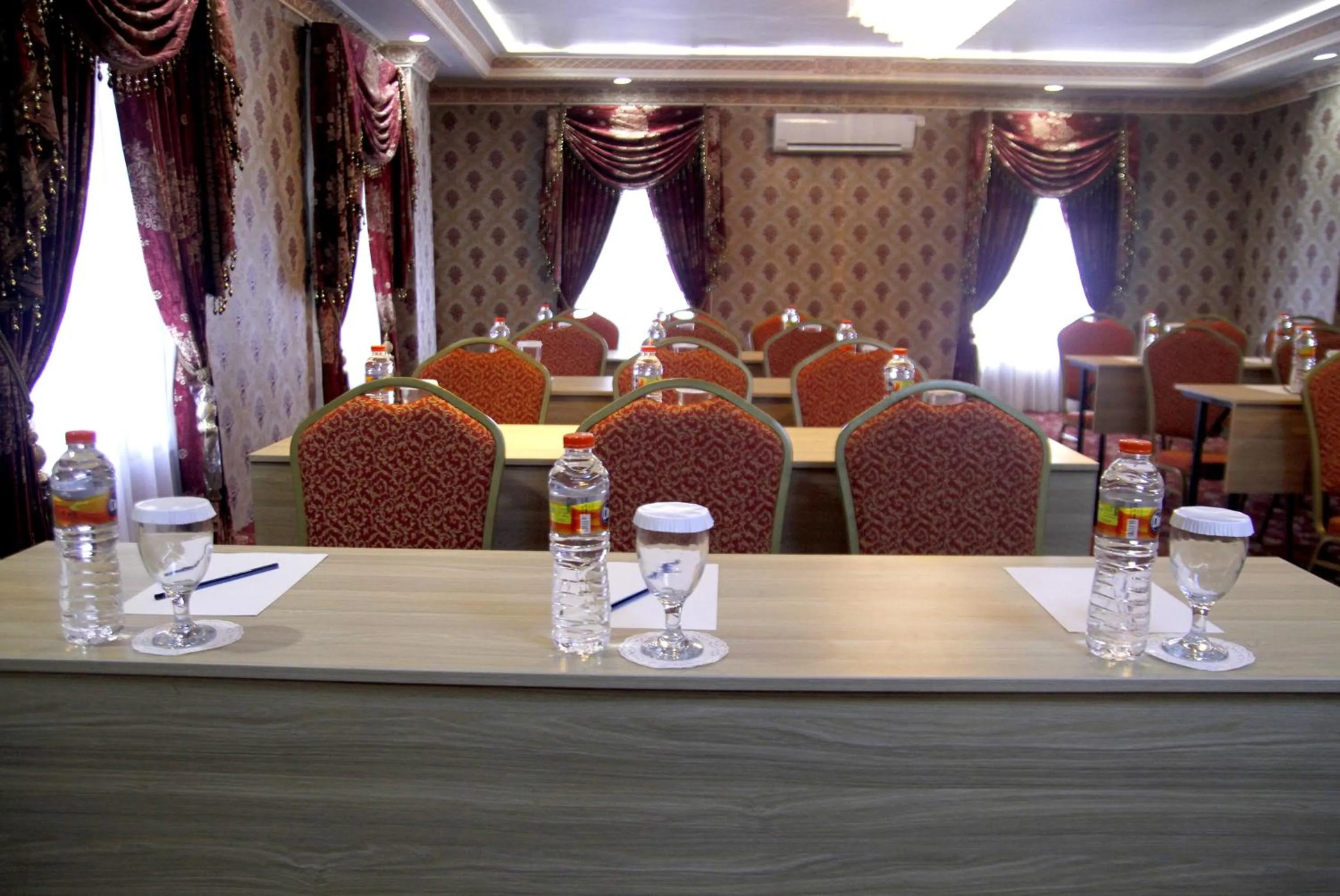 Hersya Front One Inn Surabaya