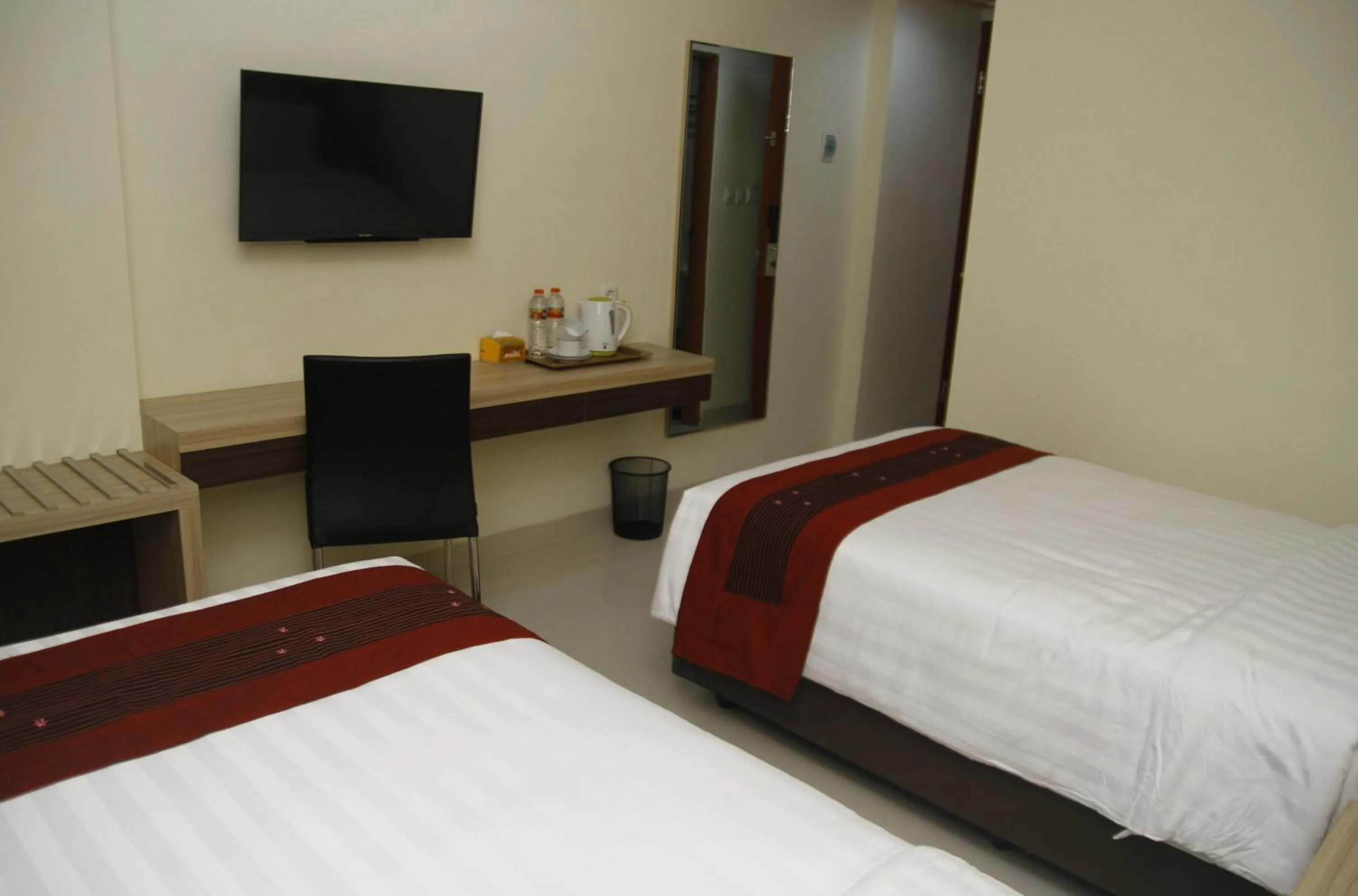 Hersya Front One Inn Surabaya