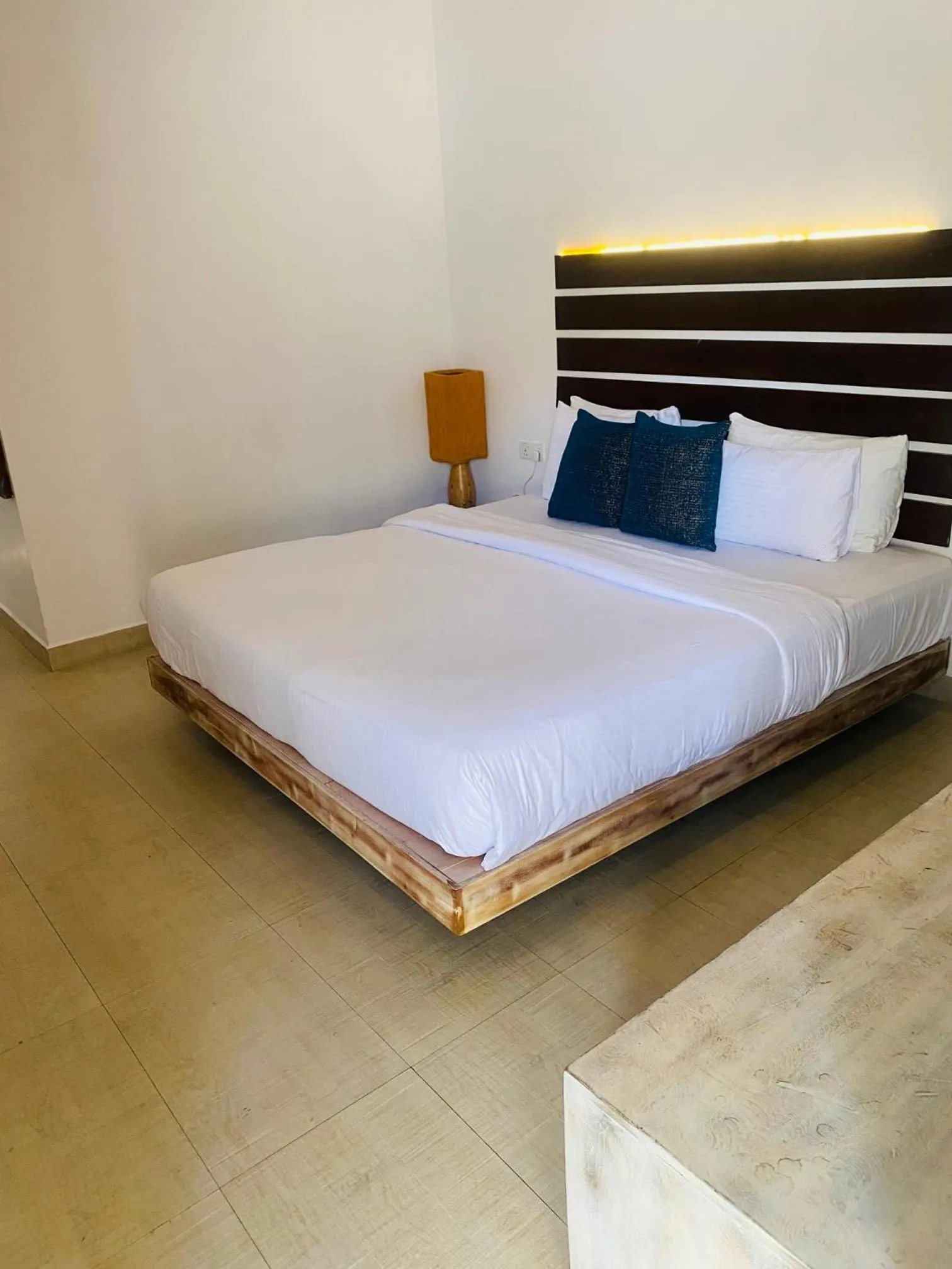 Bed in Hotel Cloud 9 Negombo