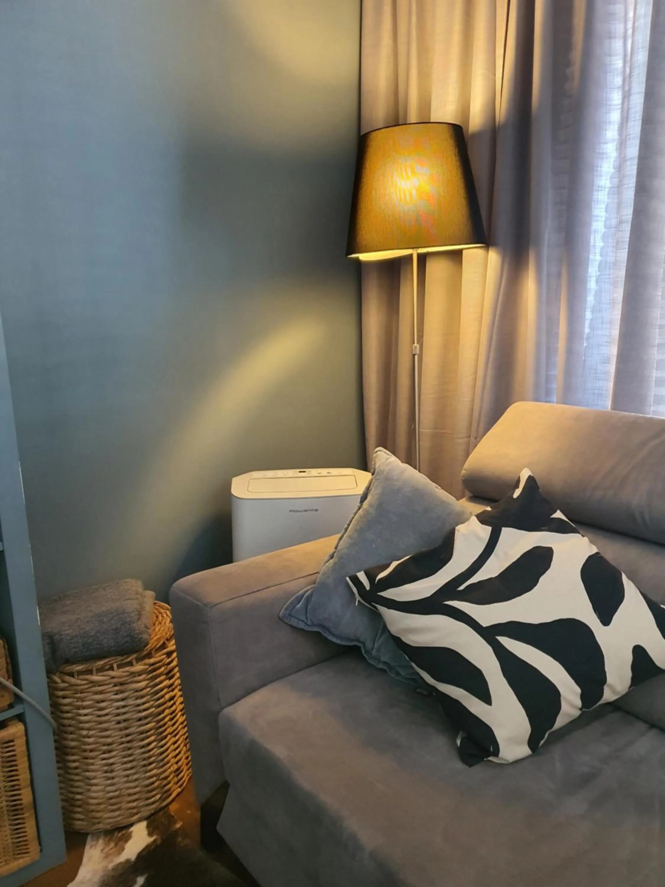 Living room, Bed in Bluebeach Scheveningen