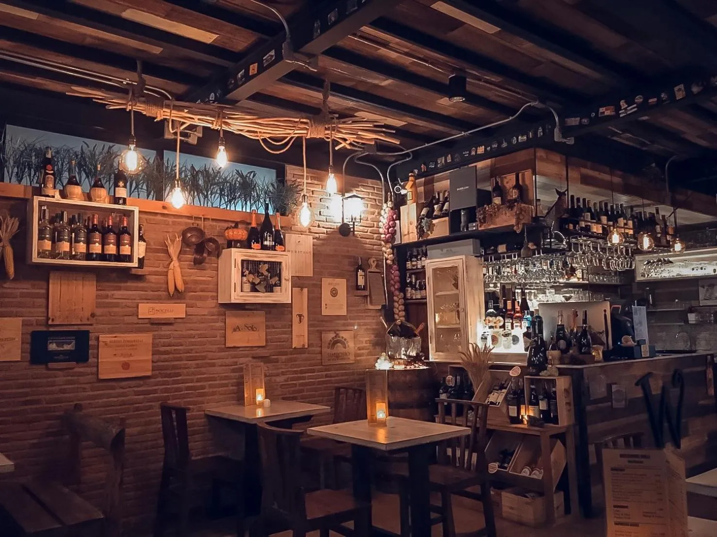 Restaurant/places to eat in Otium Boutique Room