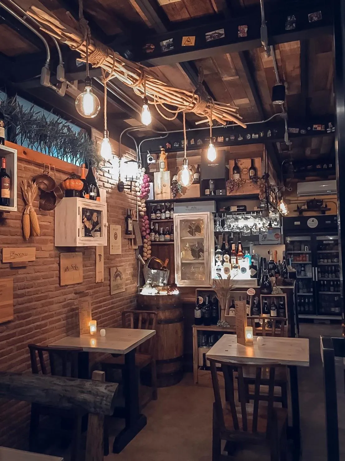 Restaurant/places to eat in Otium Boutique Room