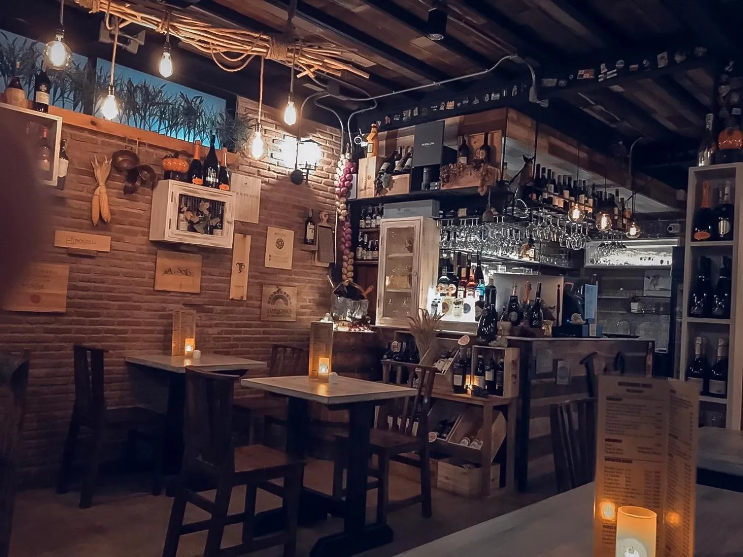 Restaurant/places to eat in Otium Boutique Room
