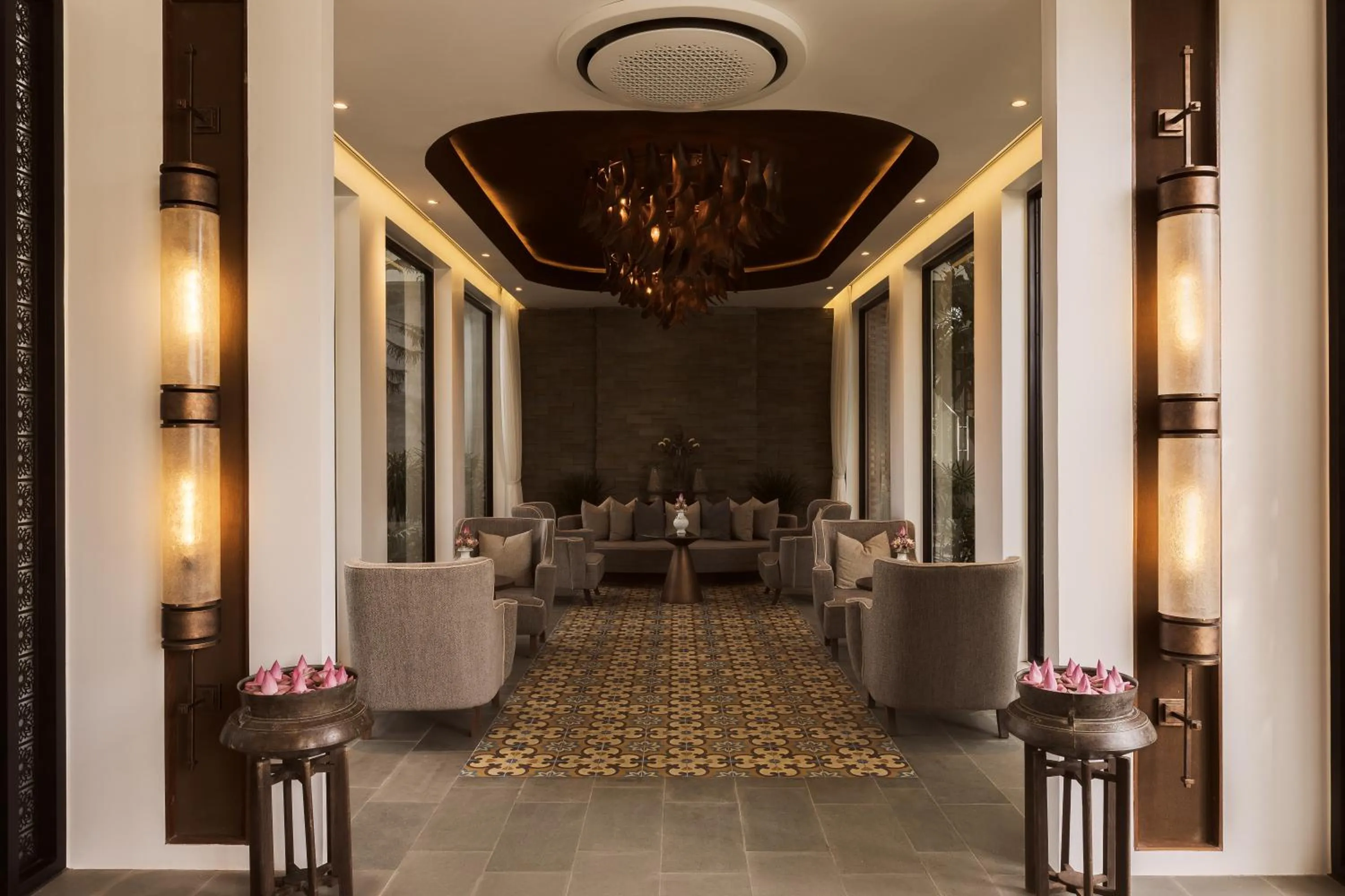 Restaurant/places to eat in Shintana Saya Residence