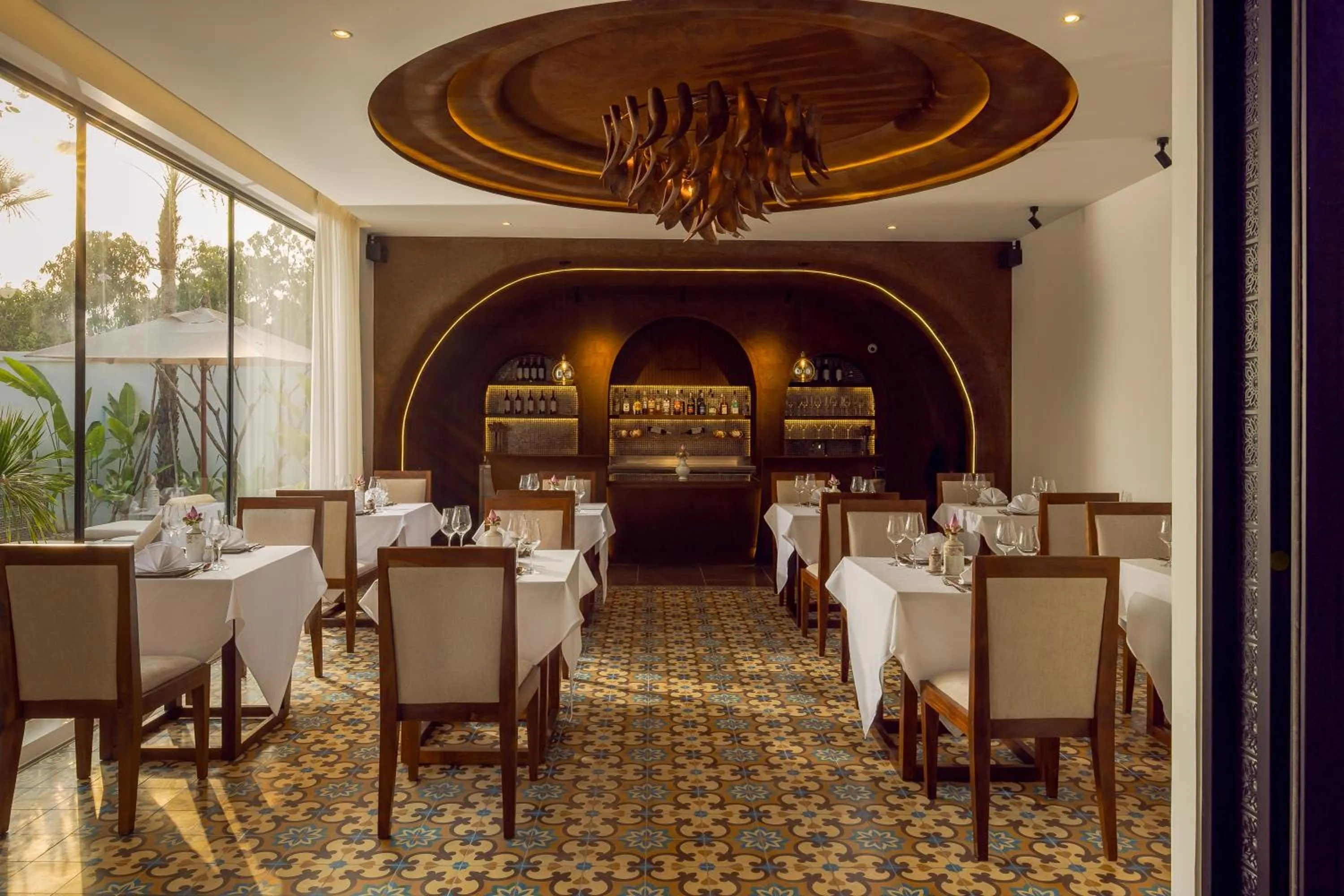 Restaurant/places to eat in Shintana Saya Residence