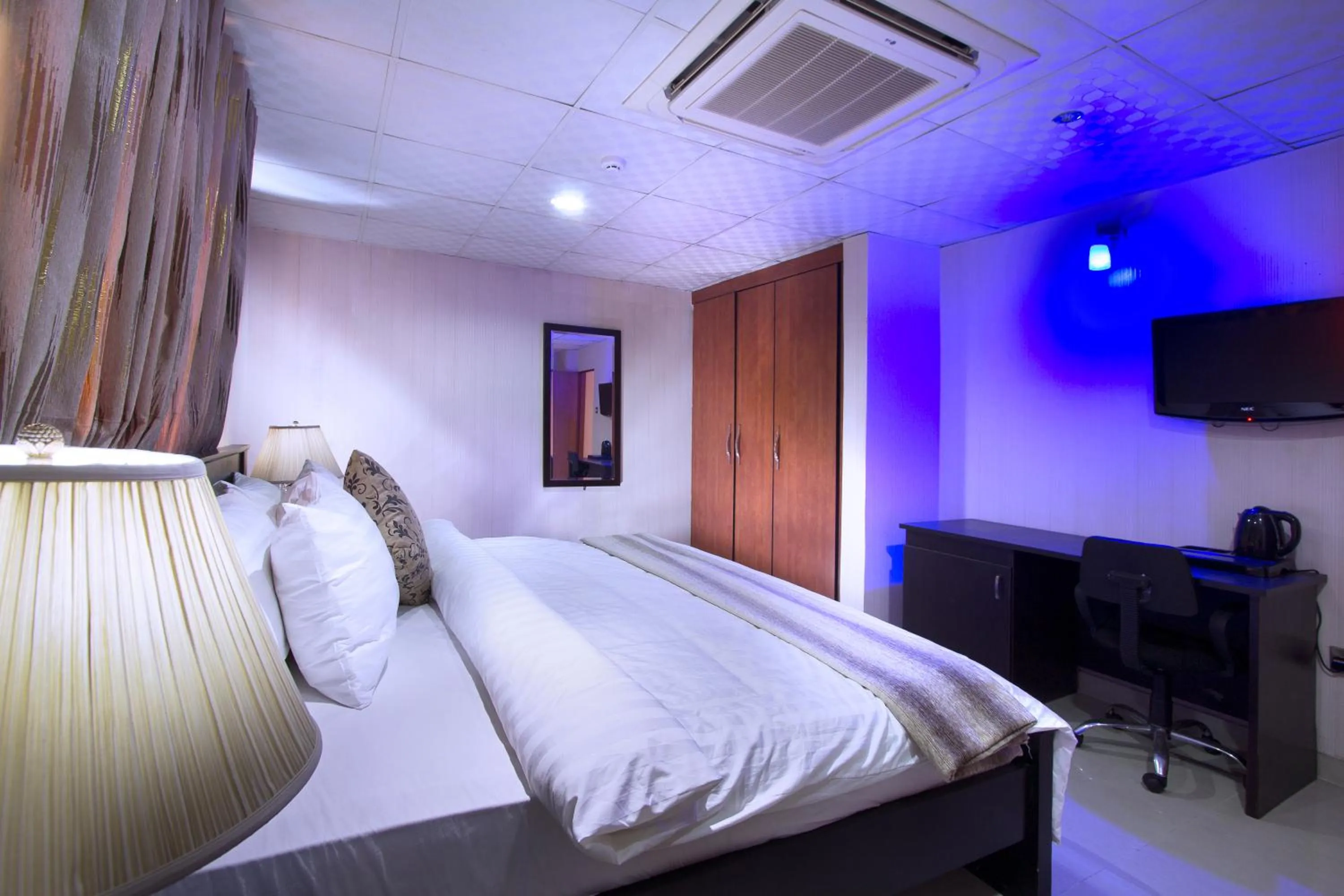 Photo of the whole room in Valley Front View Hotel