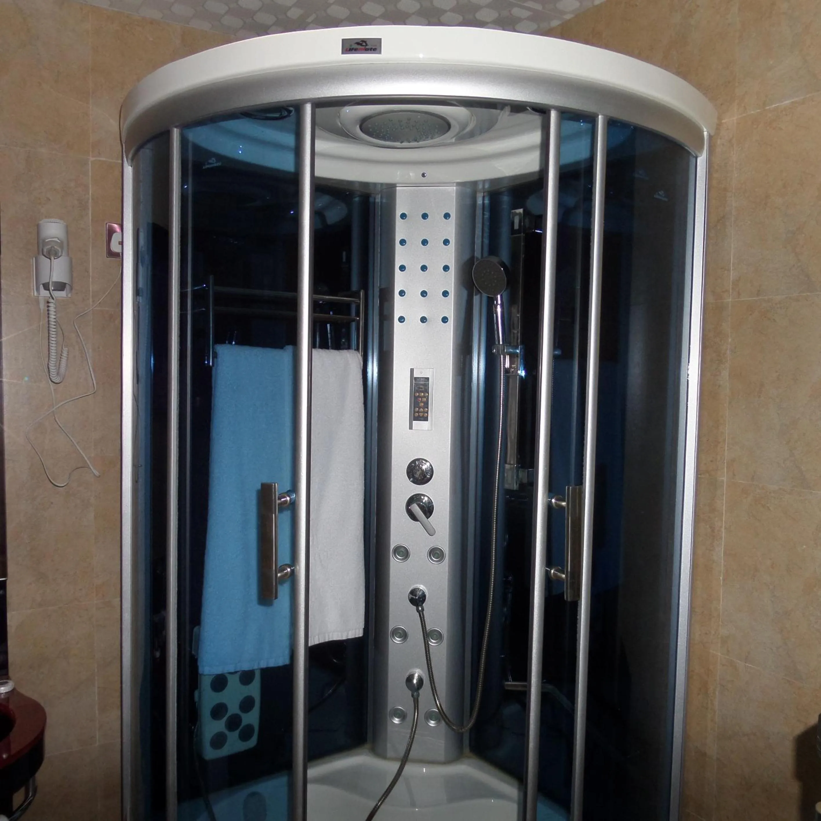 Shower in Valley Front View Hotel