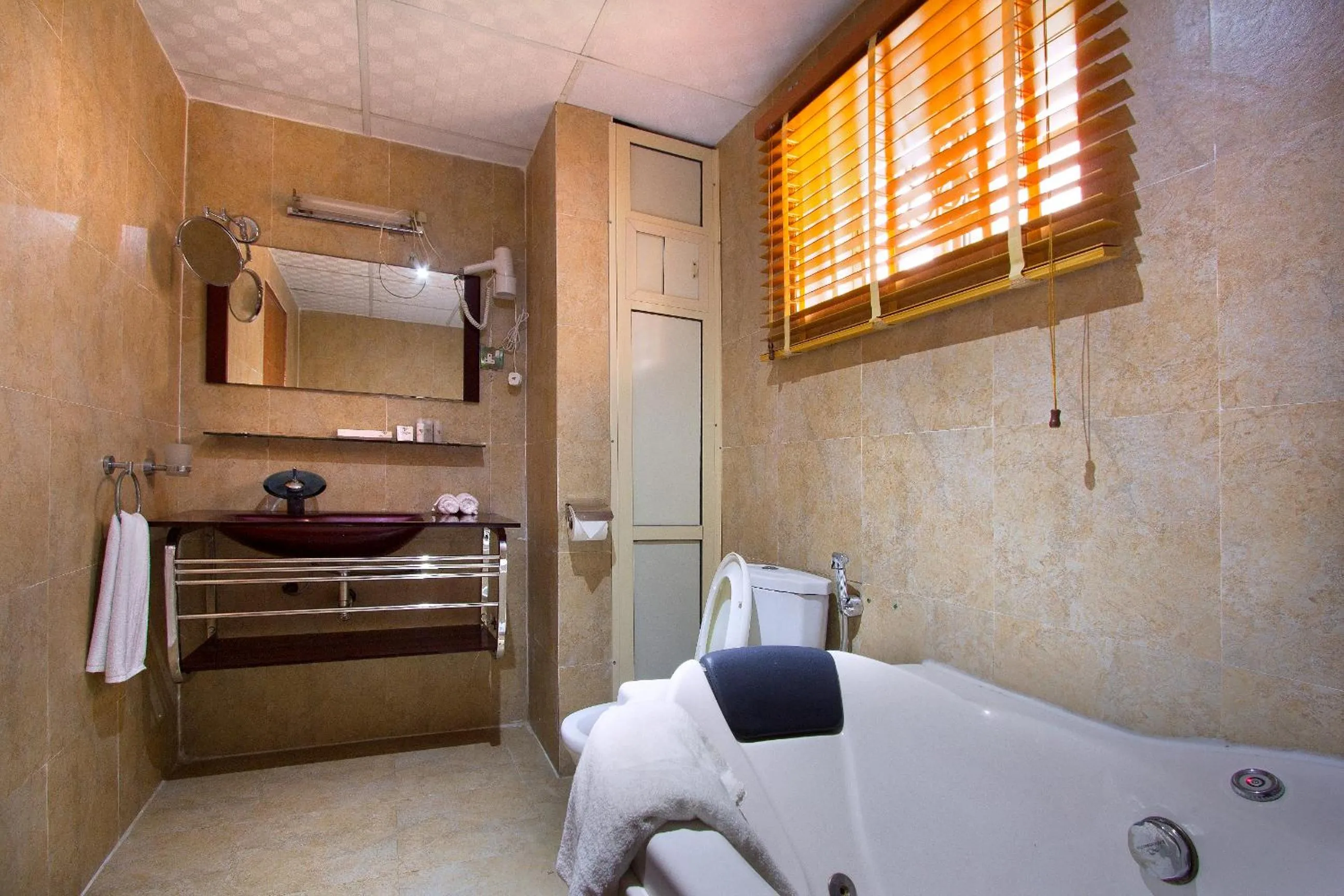 Bathroom in Valley Front View Hotel