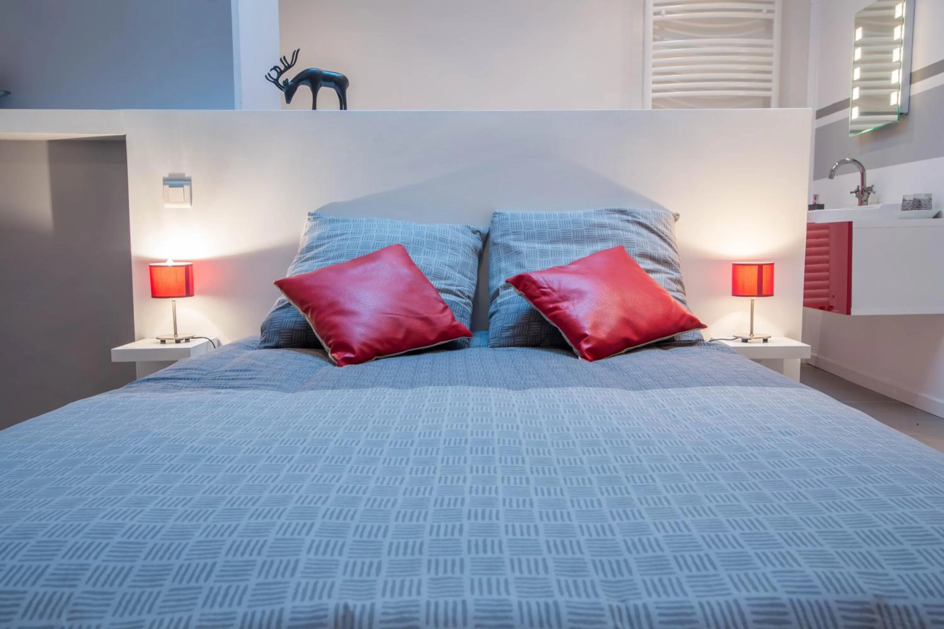 Photo of the whole room in Chambres d'hôtes L'Ecrit Vin