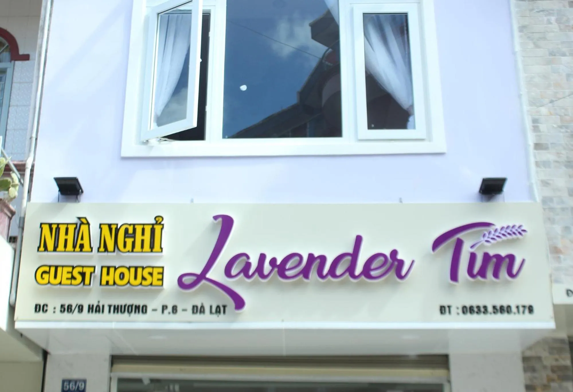 Facade/entrance in Lavender Tim