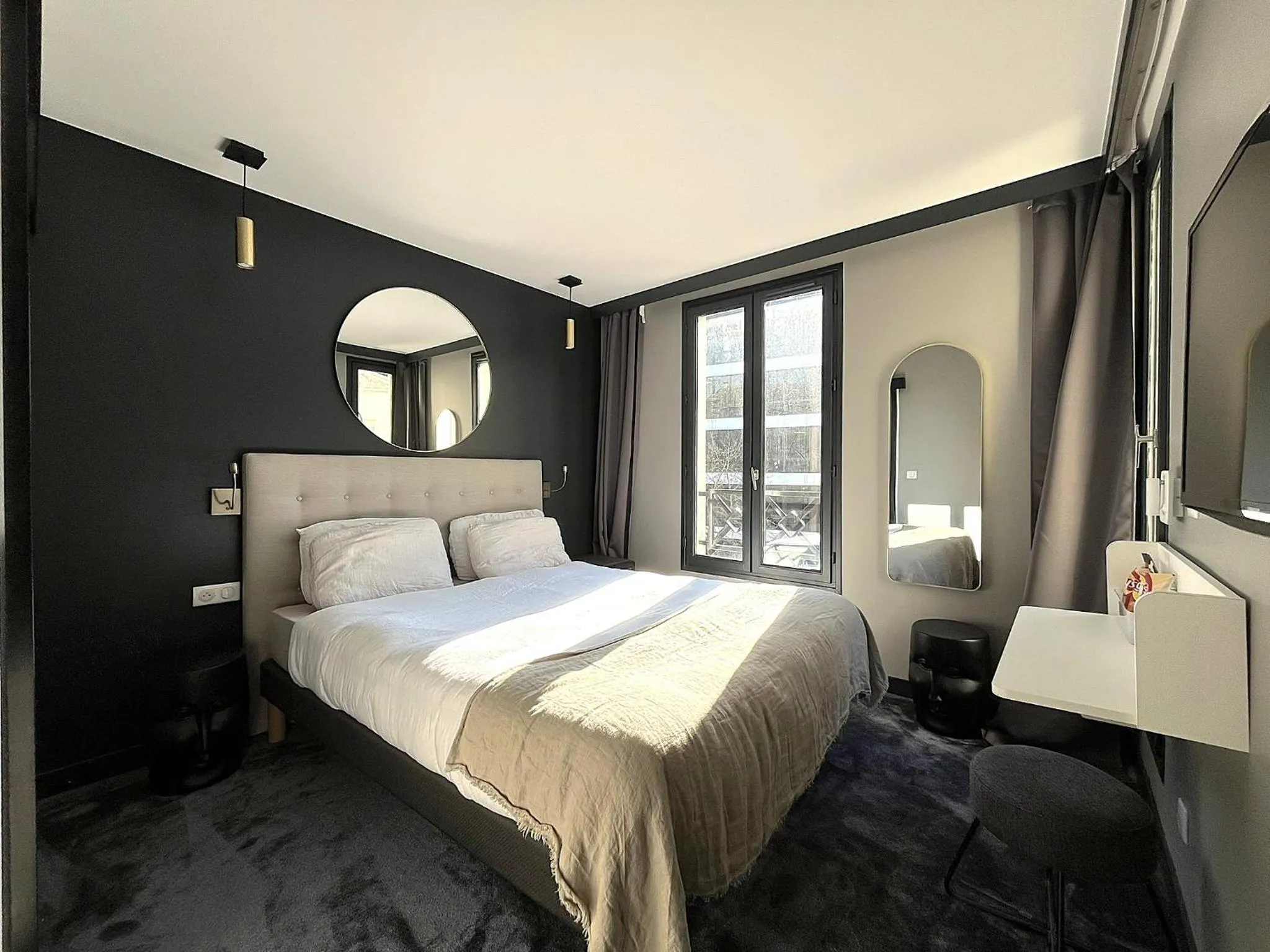 Bed in Paris Saint Cloud Hôtel