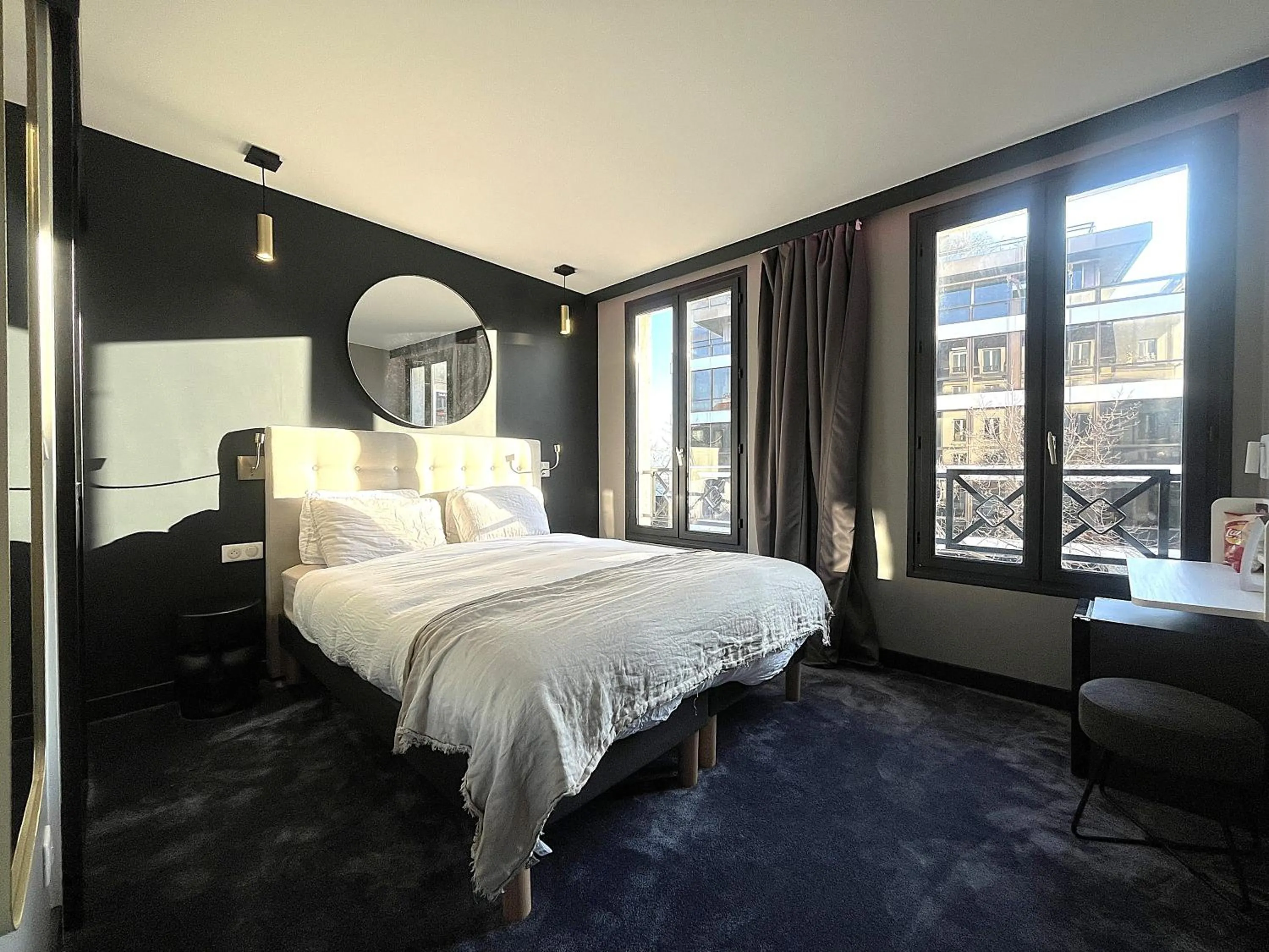 Bed in Paris Saint Cloud Hôtel