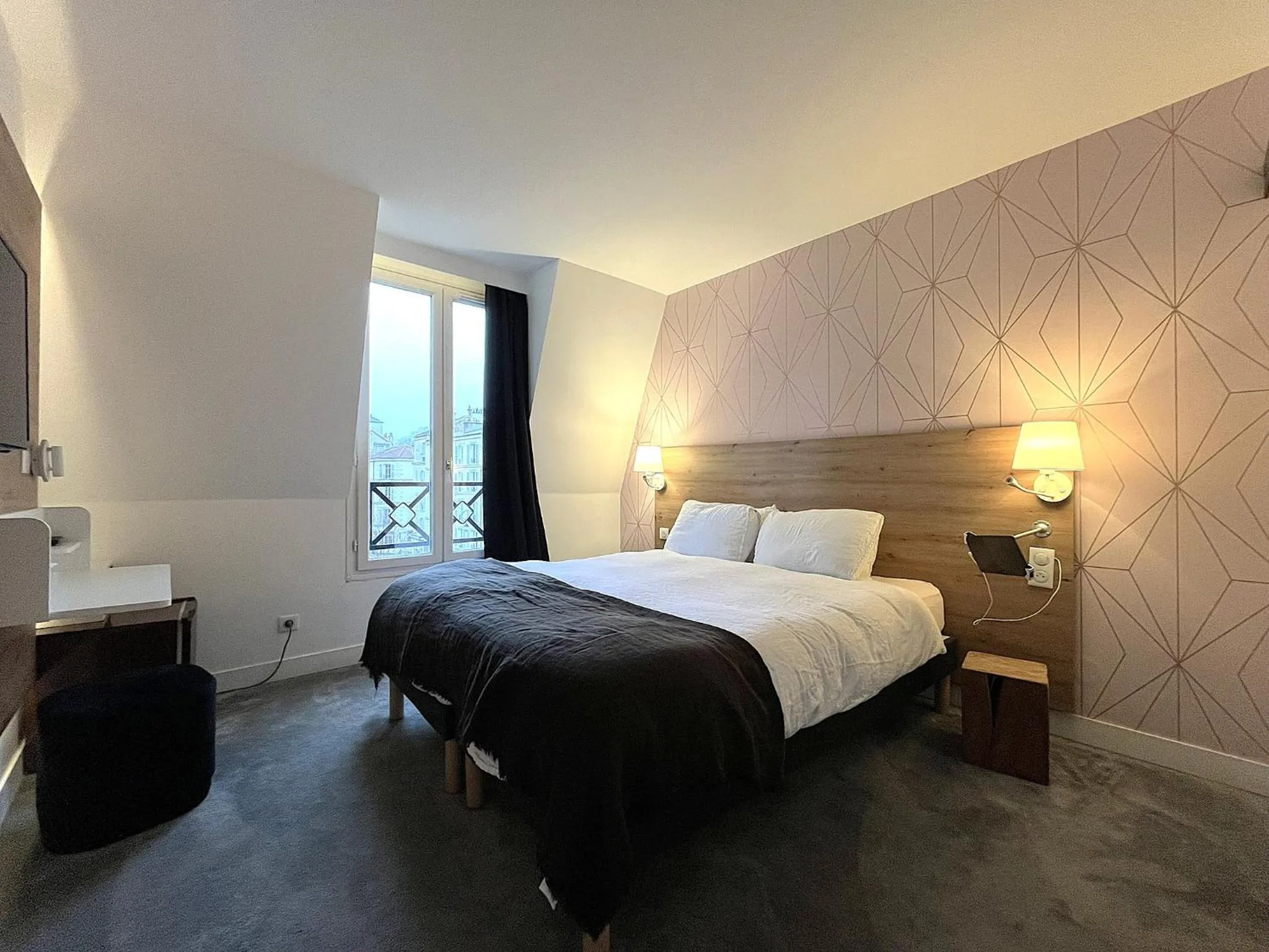 Bed in Paris Saint Cloud Hôtel