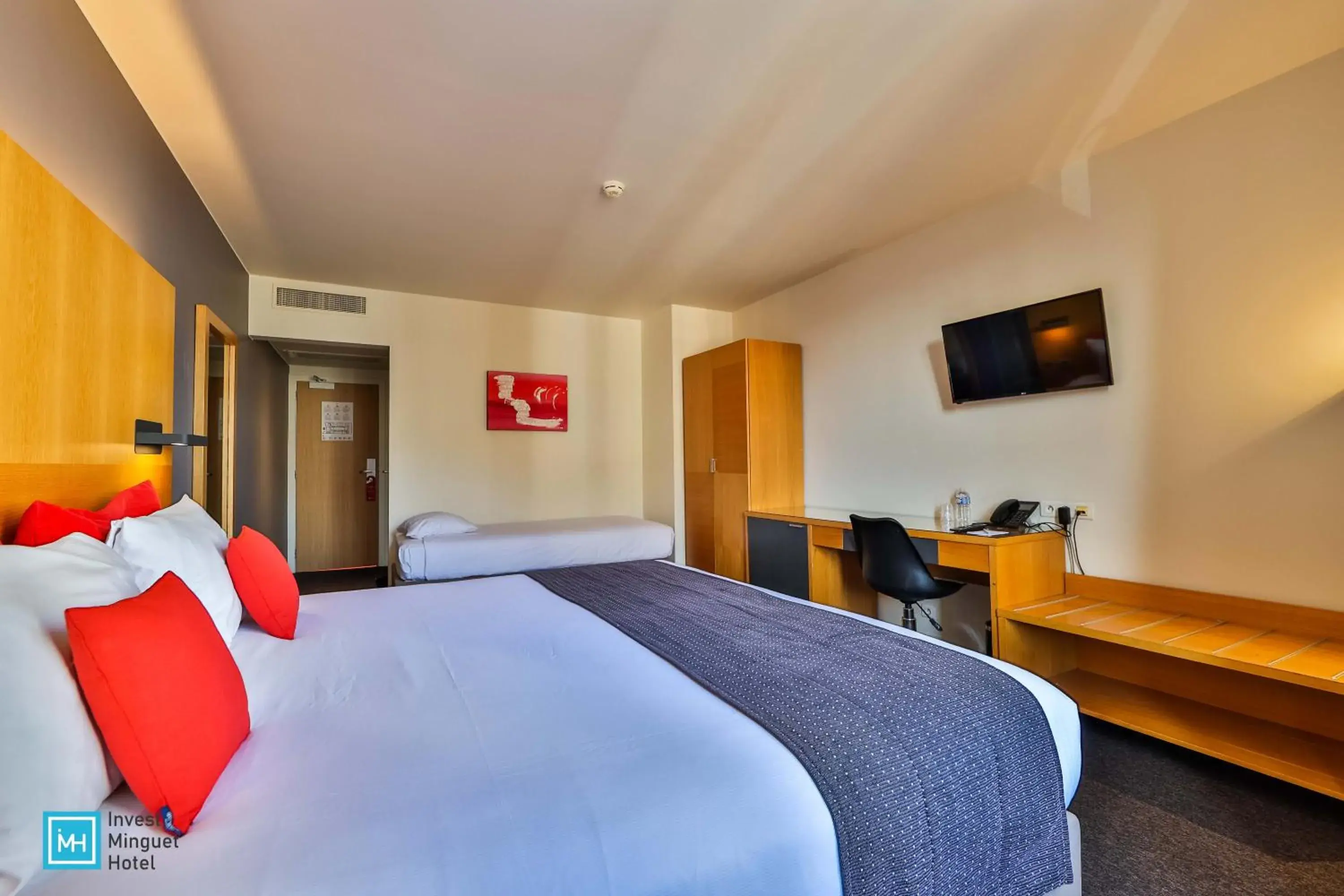 Bedroom, Bed in Hotel De La Couronne Liege Bedroom, Bed in Hotel De La Couronne Liege