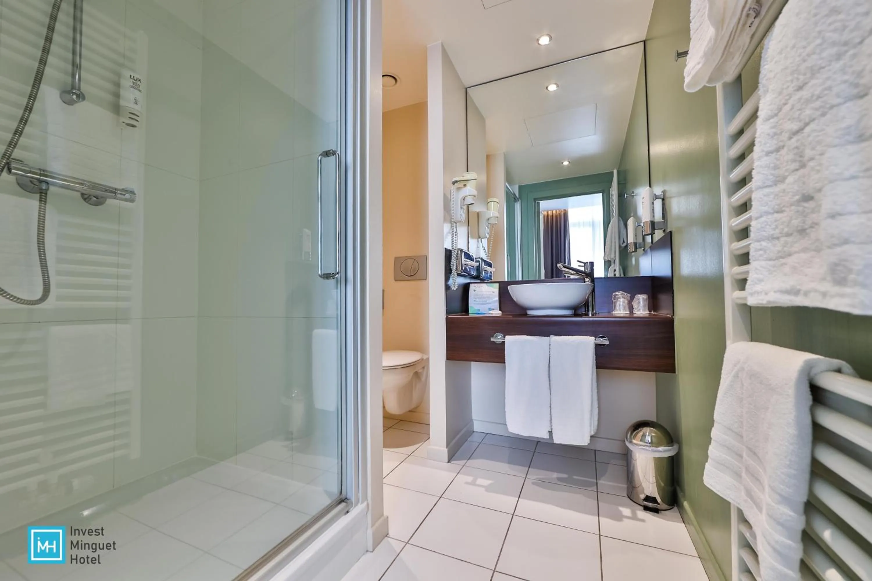 Bathroom in Hotel De La Couronne Liege