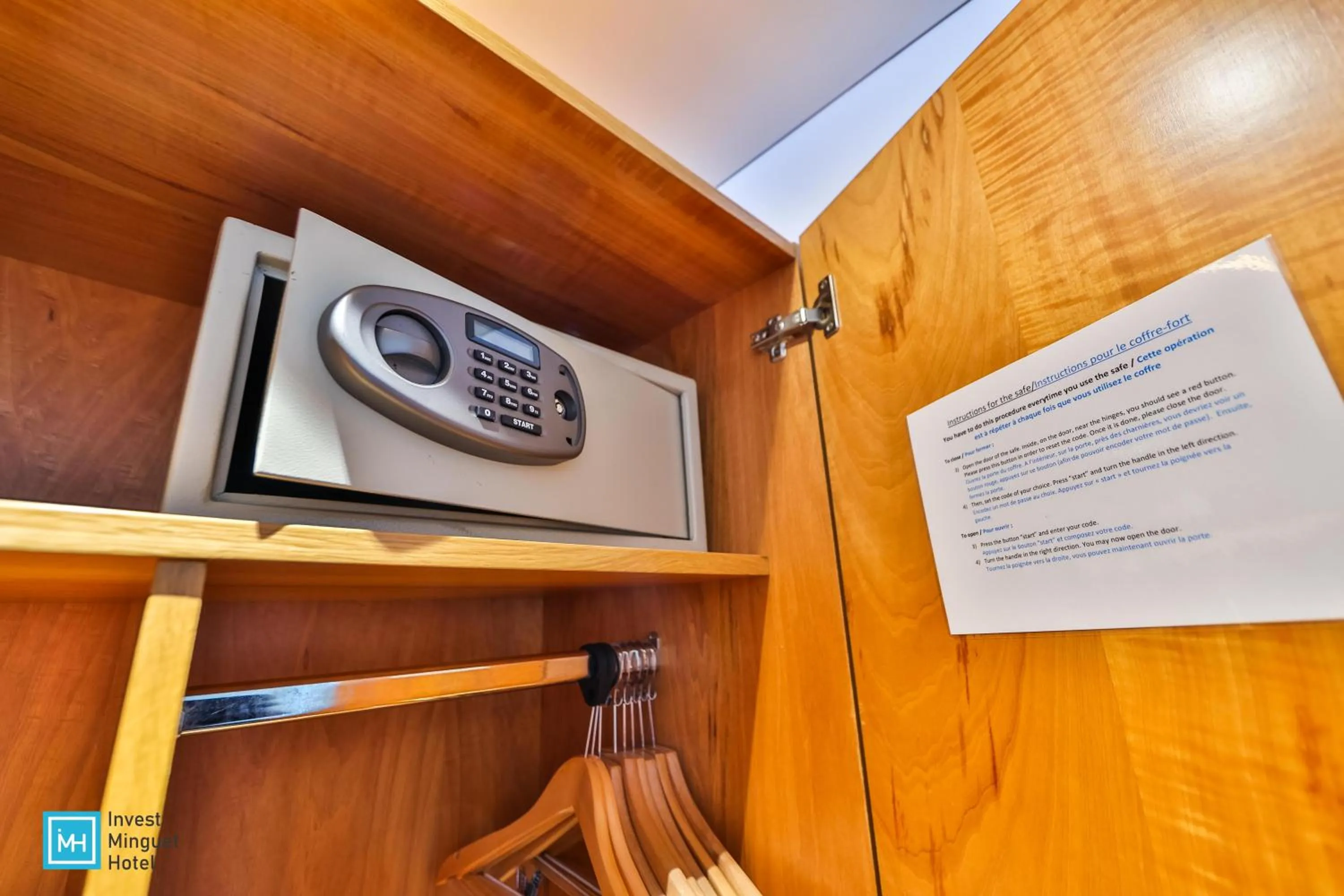 safe in Hotel De La Couronne Liege