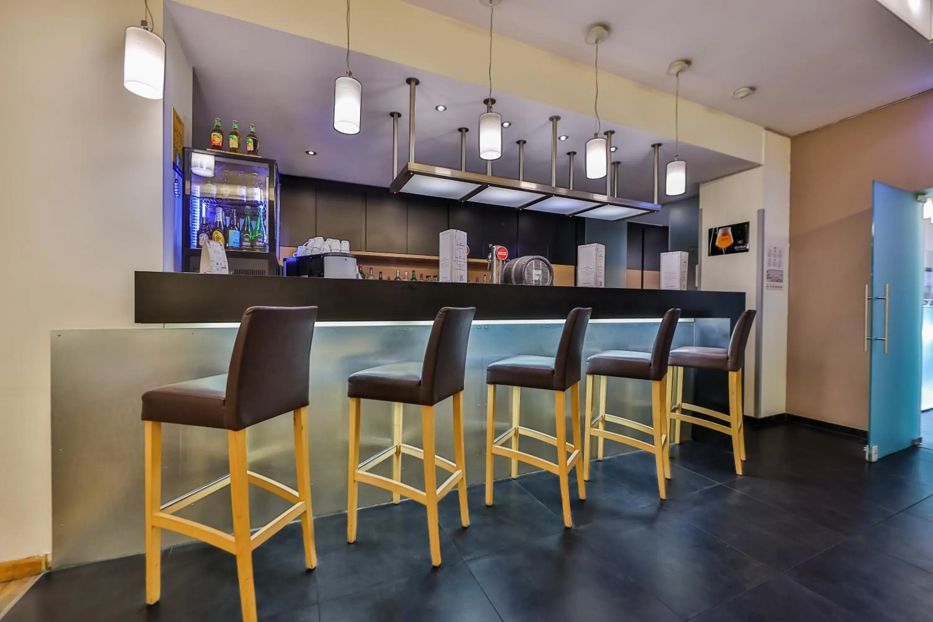 Lounge or bar in Hotel De La Couronne Liege Lounge or bar in Hotel De La Couronne Liege