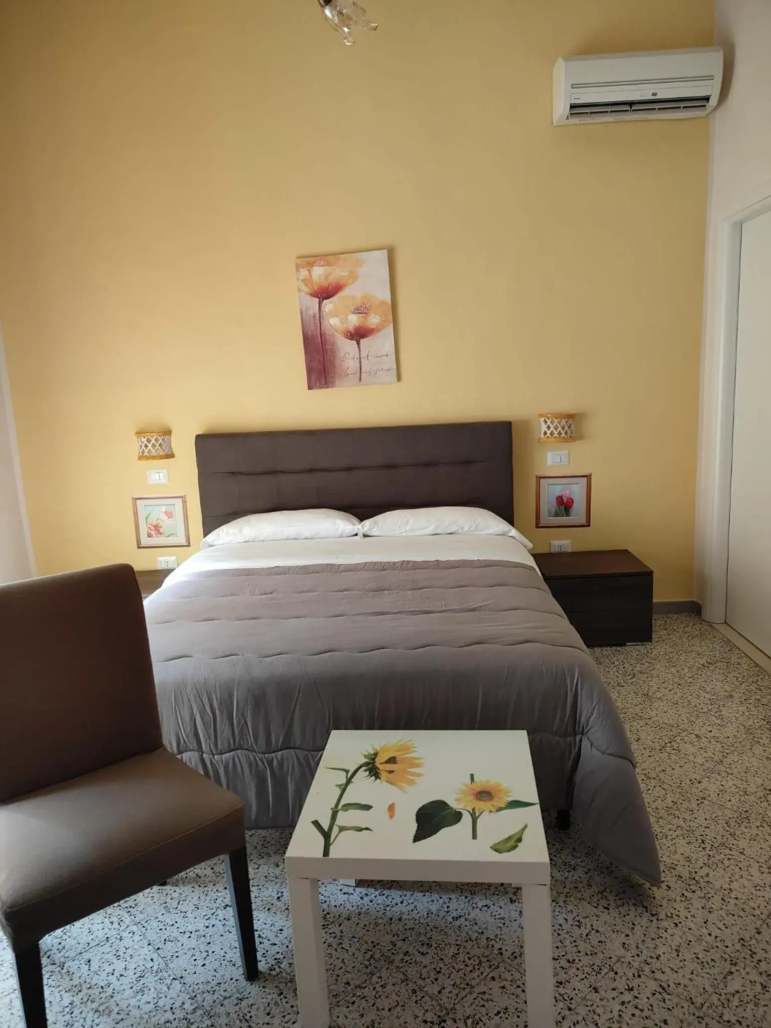 Double Room with Balcony in B & B Amore Double Room with Balcony in B & B Amore