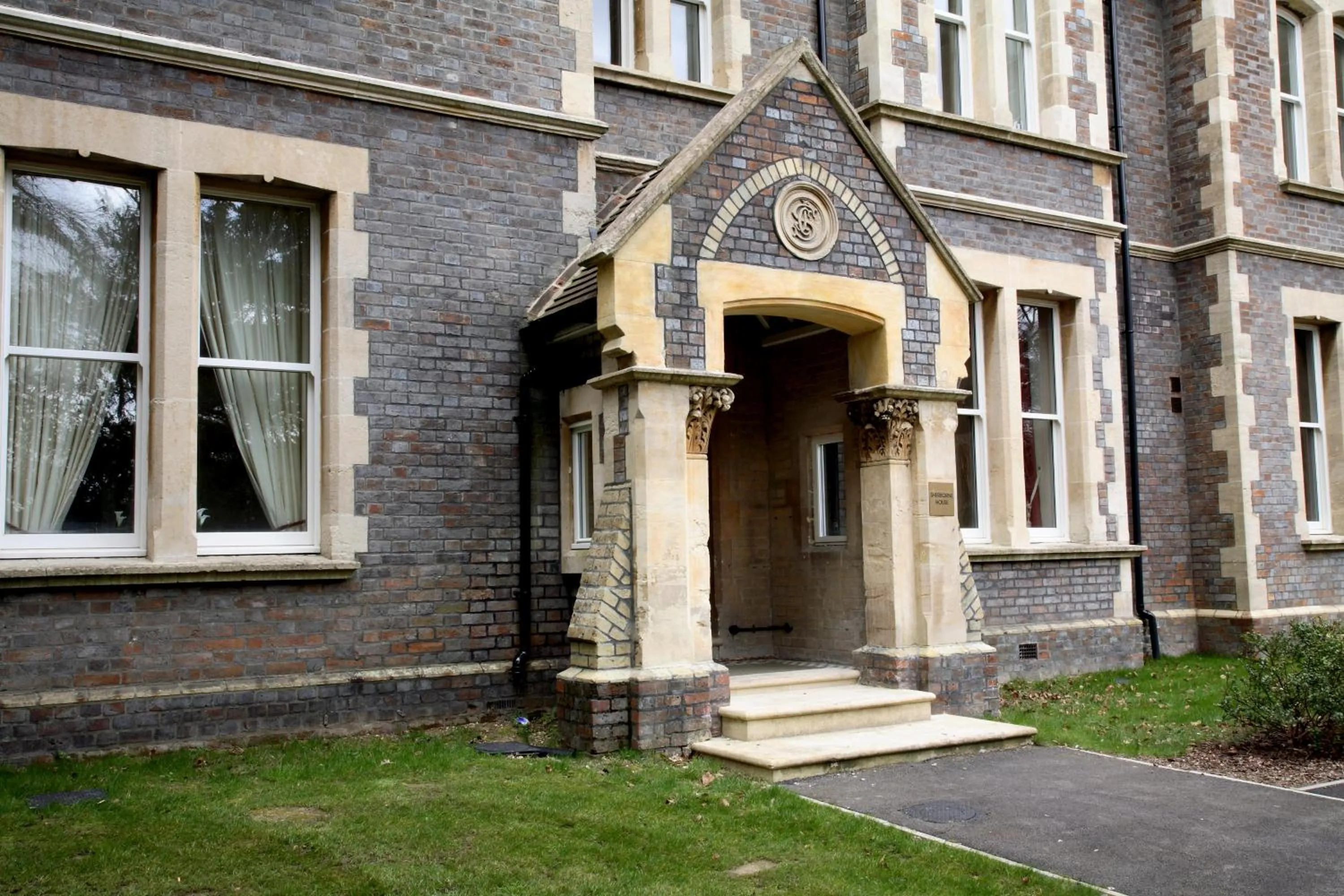 Basingstoke Apartments - Sherborne House, City Centre Victorian Apartments