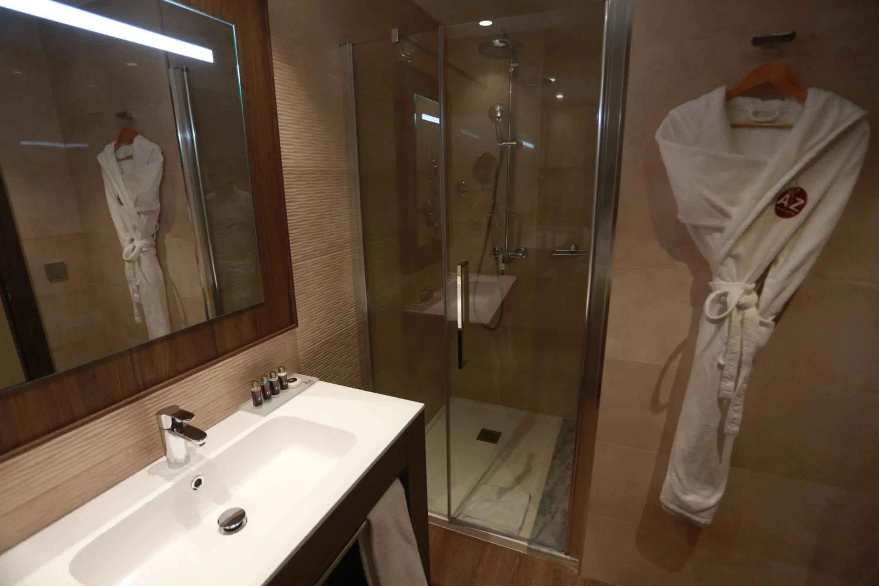 Deluxe King Suite - single occupancy in AZ Hôtels Vieux Kouba Deluxe King Suite - single occupancy in AZ Hôtels Vieux Kouba