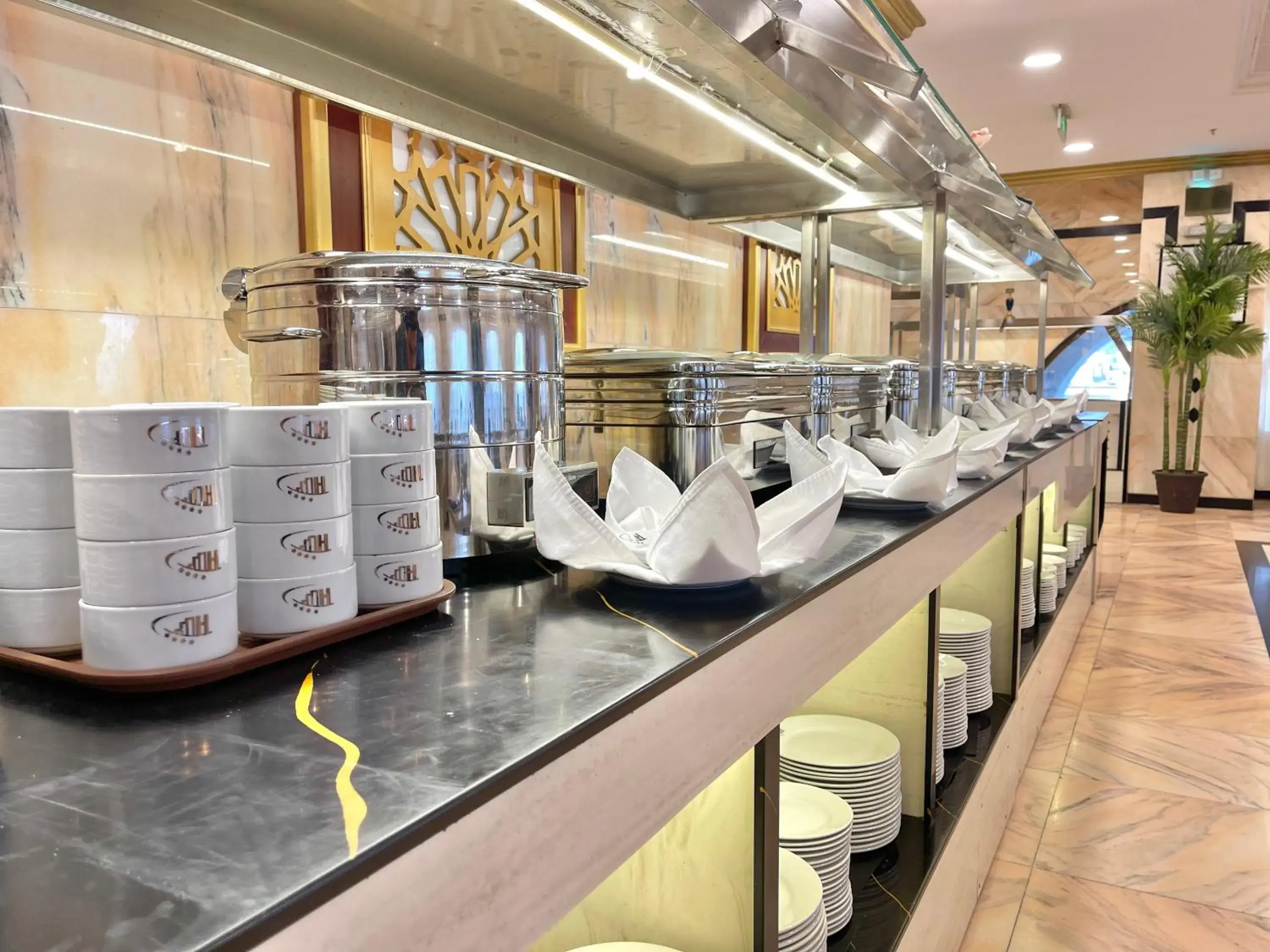 Restaurant/places to eat in Odst Al Madinah Hotel Restaurant/places to eat in Odst Al Madinah Hotel