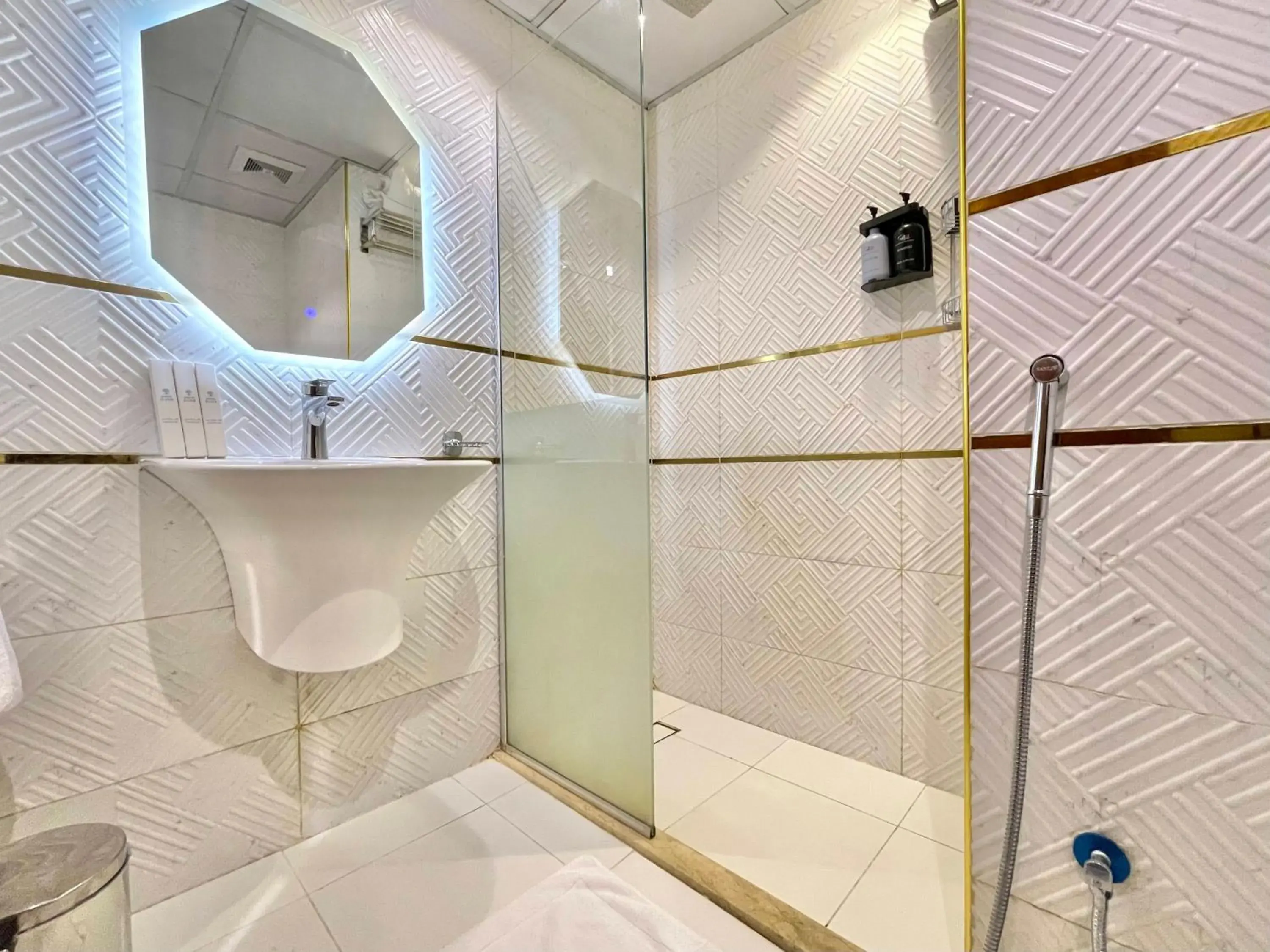 Bathroom in Odst Al Madinah Hotel Bathroom in Odst Al Madinah Hotel