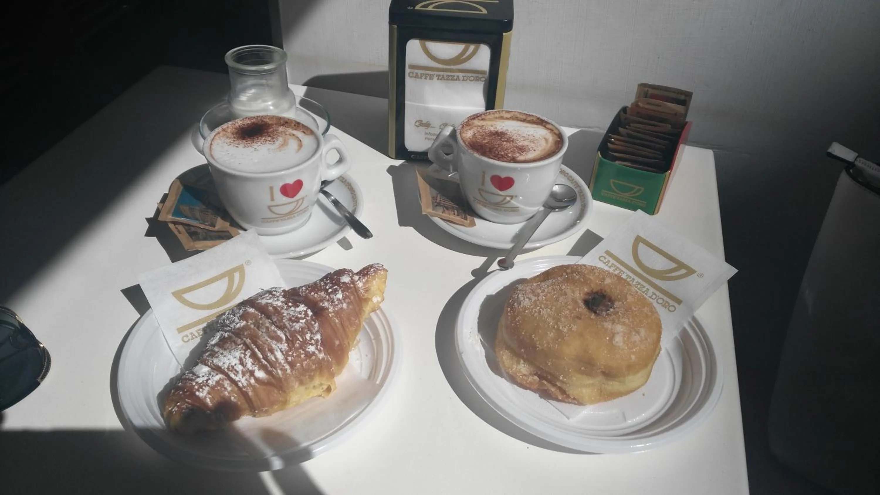 Italian breakfast in A 2 Passi Dai Musei Luxury Guest House